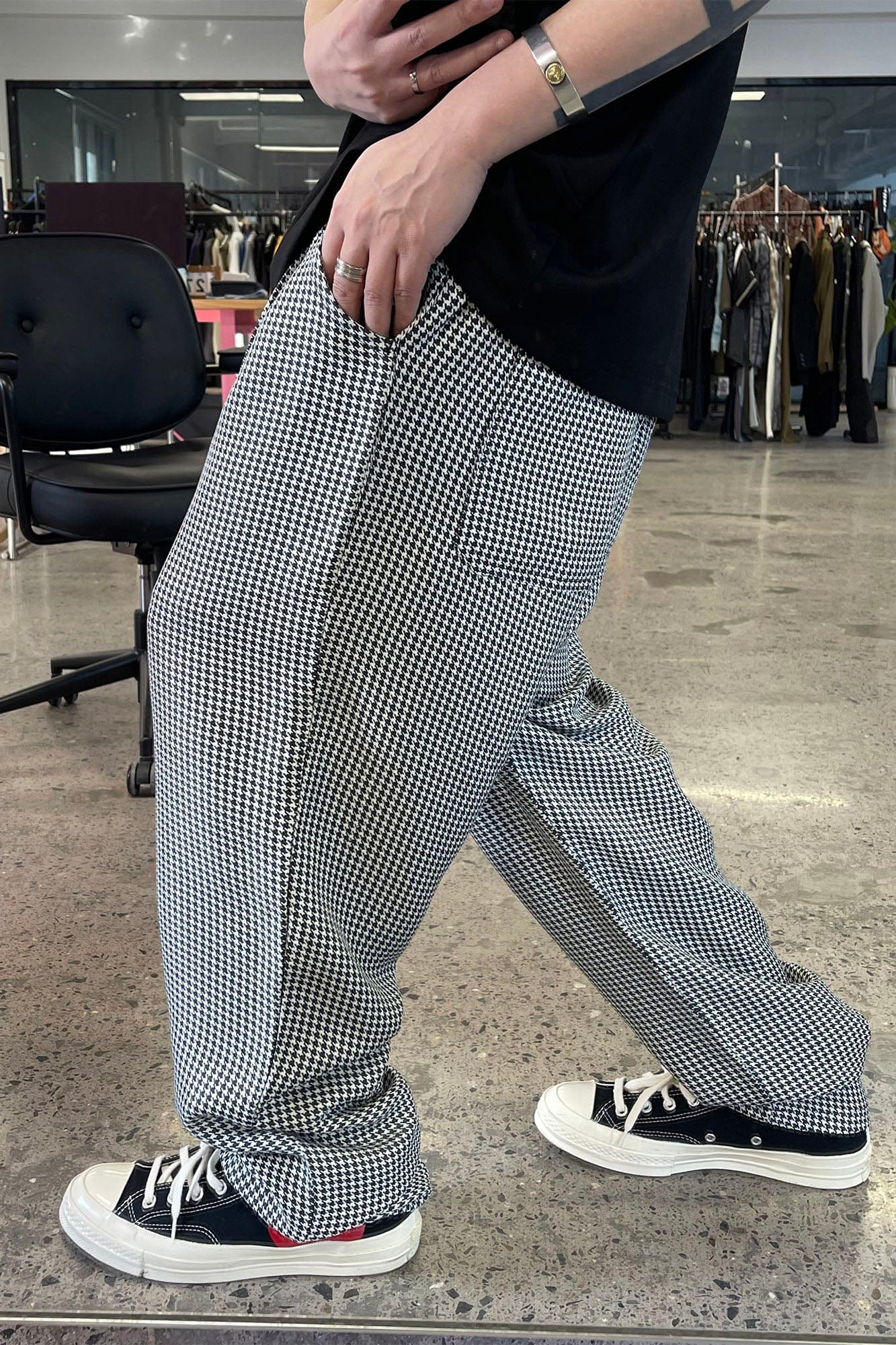 ME DA IGUAL Elastic Waist Houndstooth Tapered Trousers