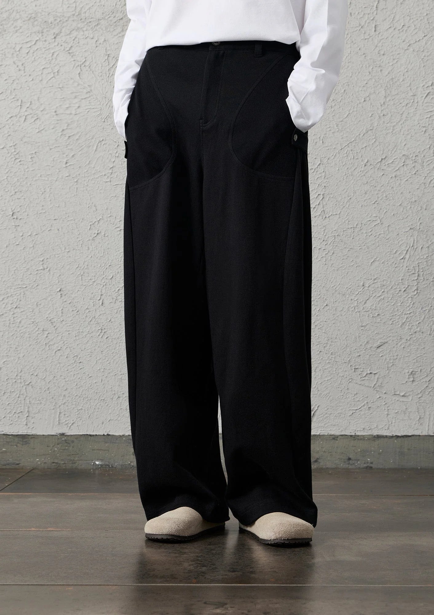 ORGANIC EMOTION Pleat Seam Curved Pants