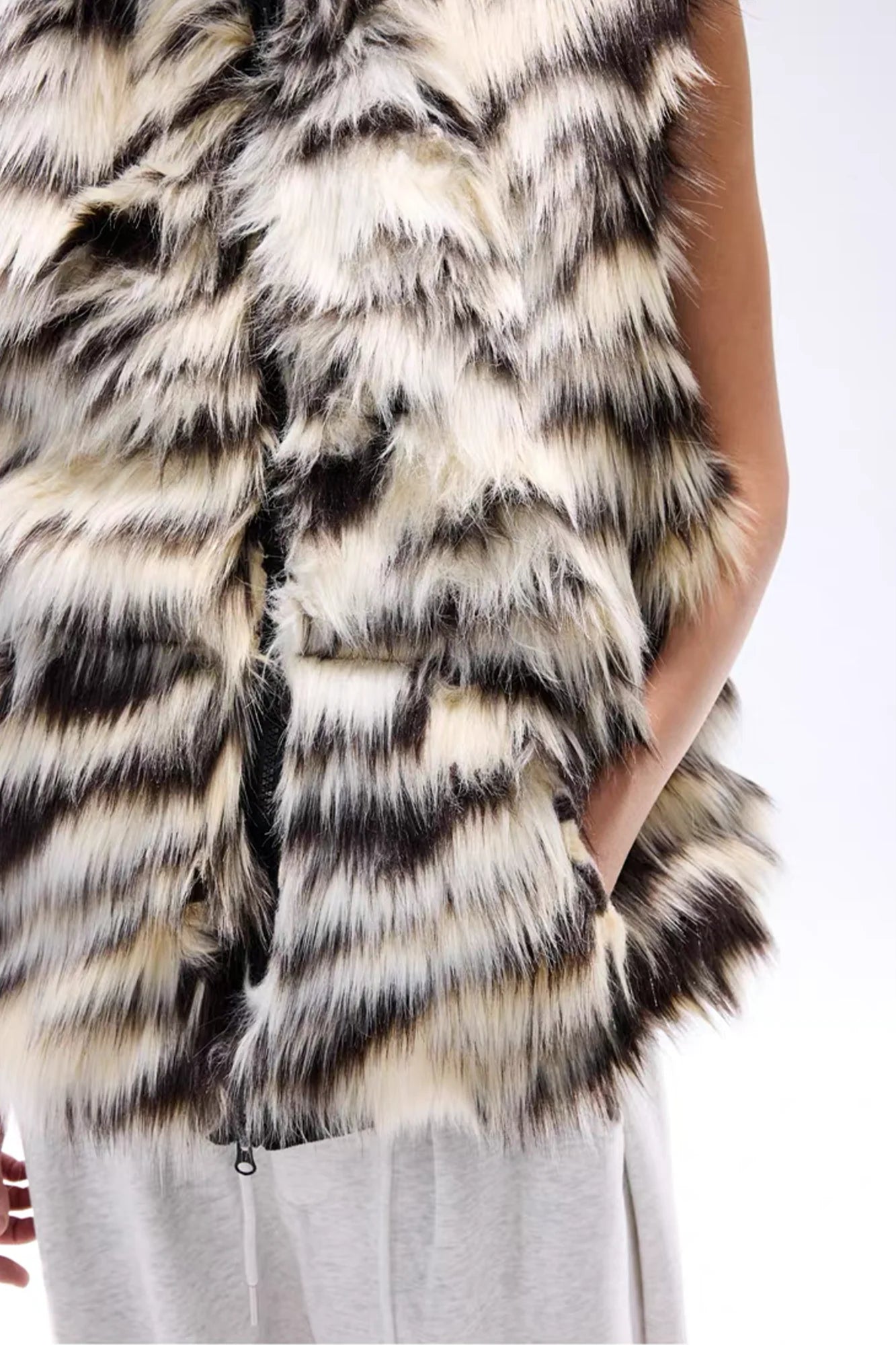 NOTHINGNESS WORLD Tiger-Stripe Spiked Crown Hooded Vest