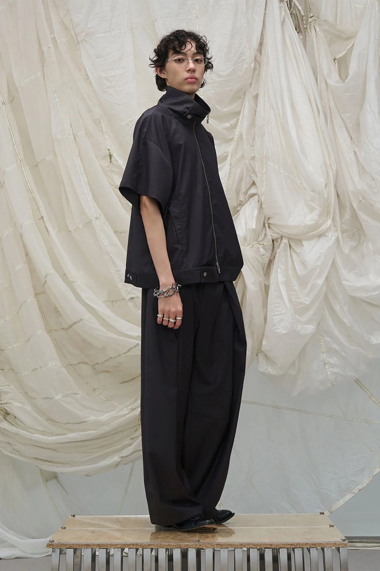 RELABEL Pleated Drawstring Curved Wide-Leg Trousers