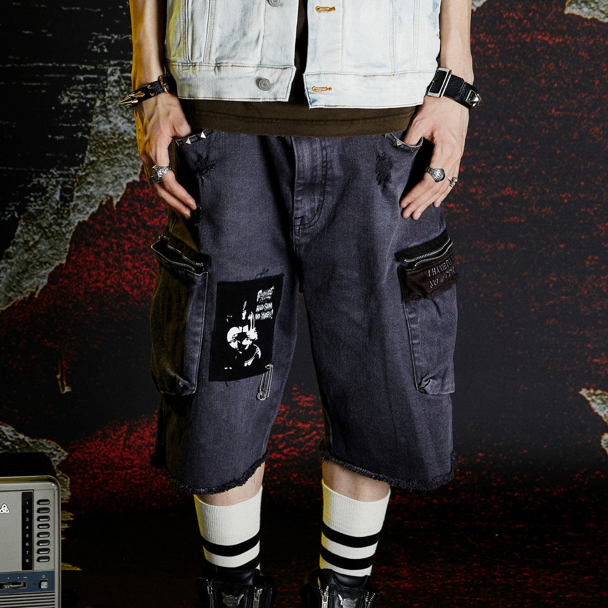 VENTUREK Washed Patch Studded Raw-Edge Shorts
