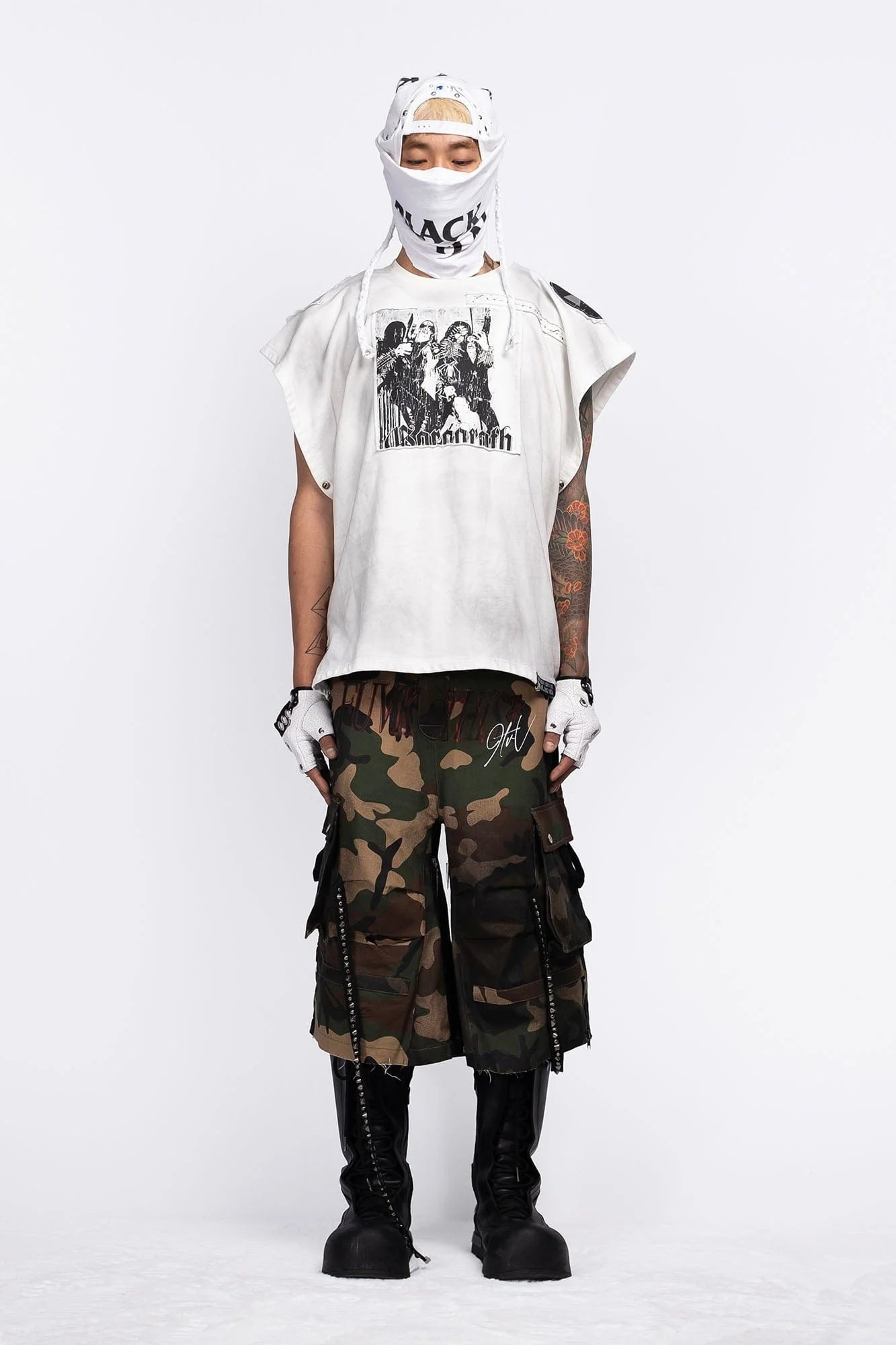 FVVO Distressed Rivet Strap Cargo Shorts Camo