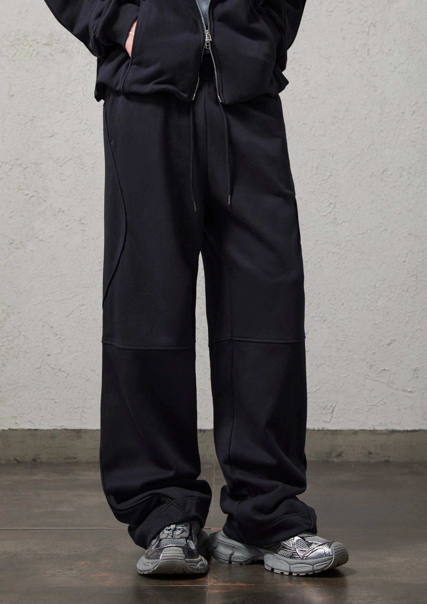 ORGANIC EMOTION Structured Panelled Oversized Sweatpants