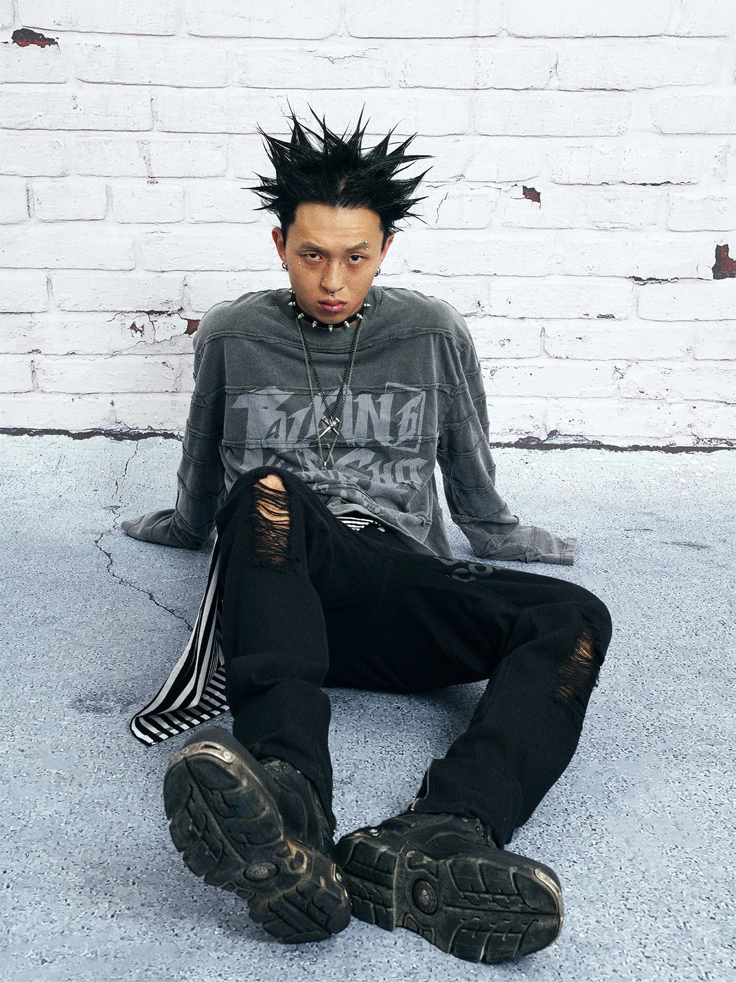 VENTUREK Washed Stripe-Layered Graffiti Long-Sleeve Tee