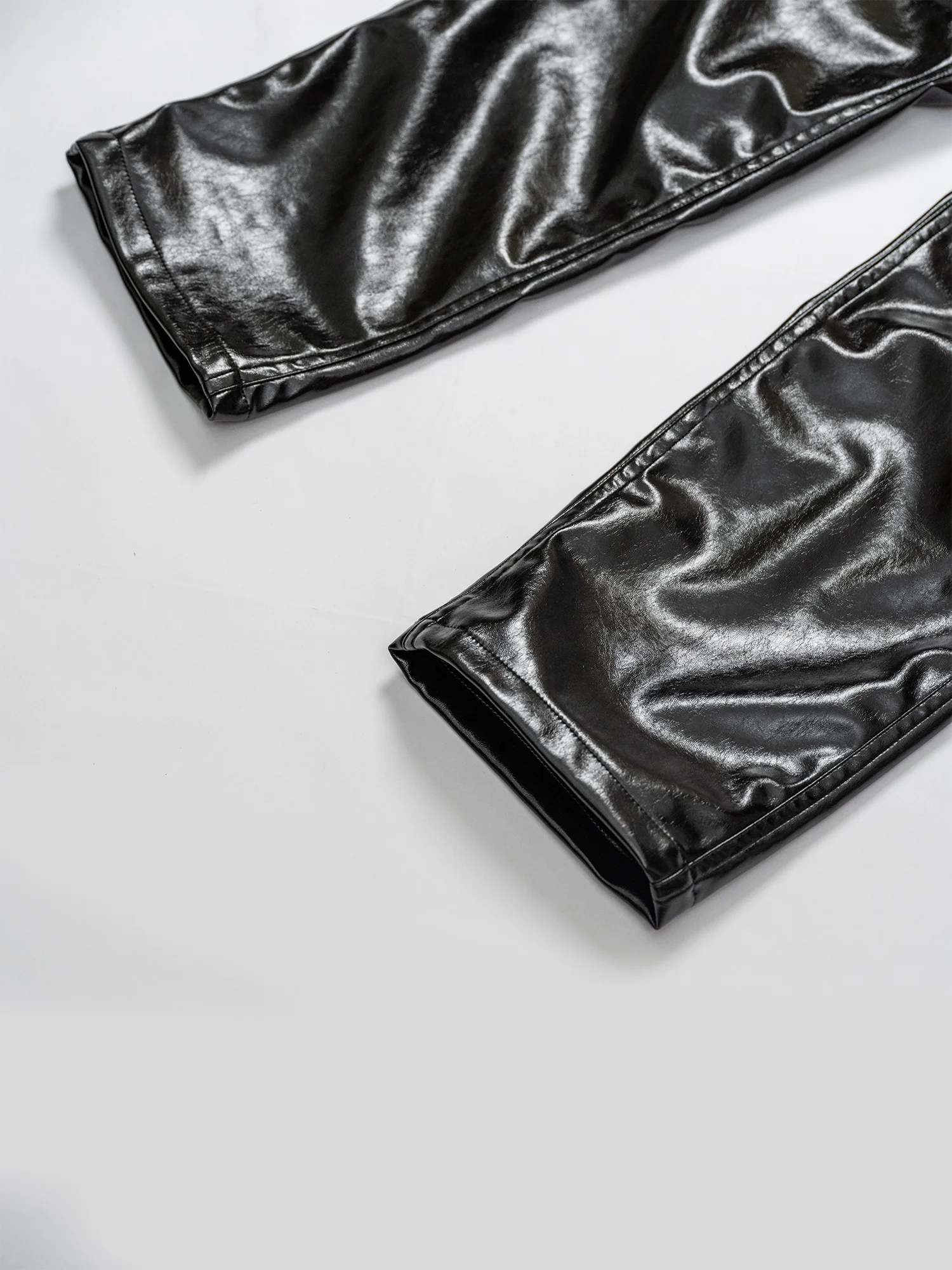 KADAKADA Glossy PU Straight-Leg Pants