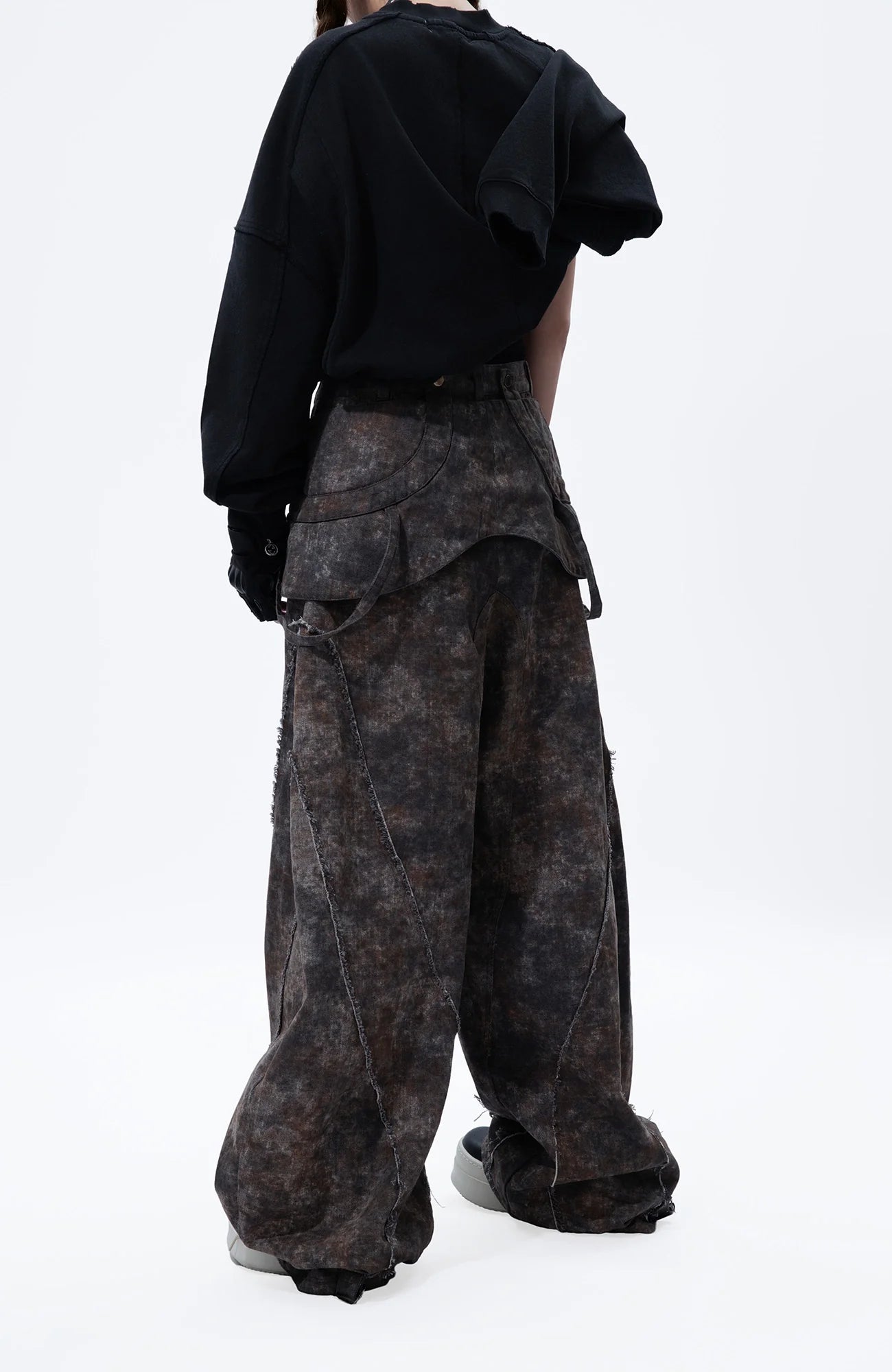 MOGONGSHE Distressed Detachable Drape Curved Panel Jeans