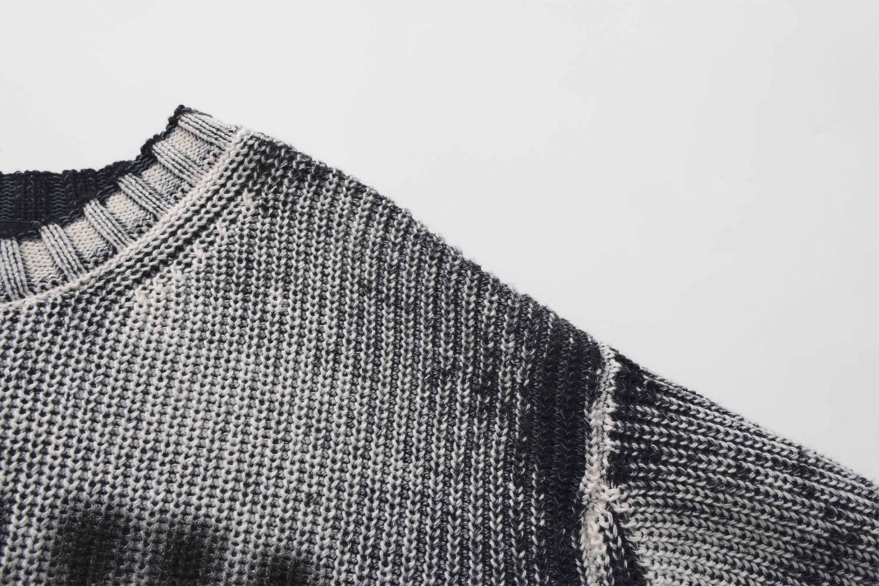 VANN VALRENCE Washed Distressed LOGO Sweater