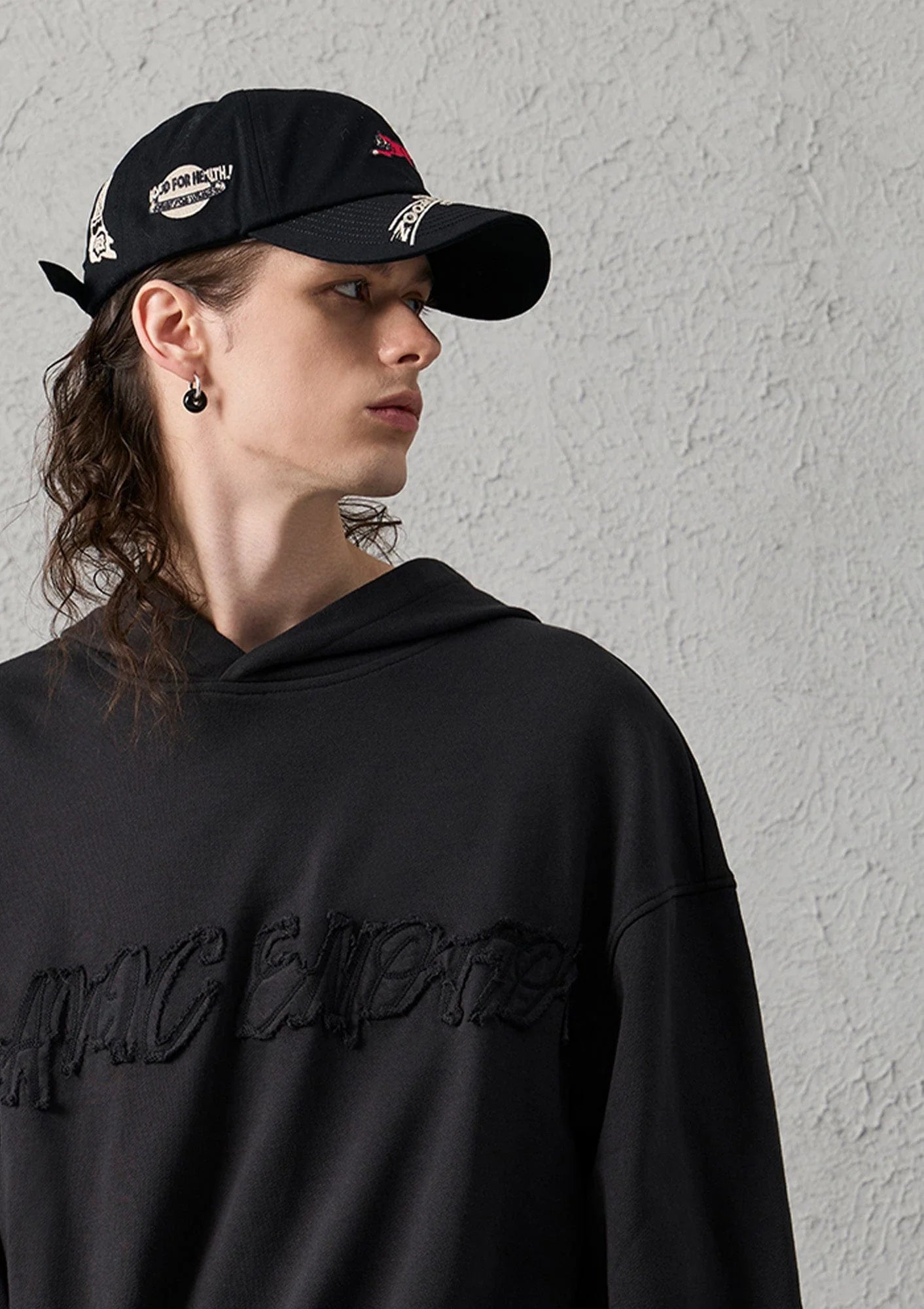 ORGANIC EMOTION Asymmetrical Hem LOGO Embroidered Hoodie