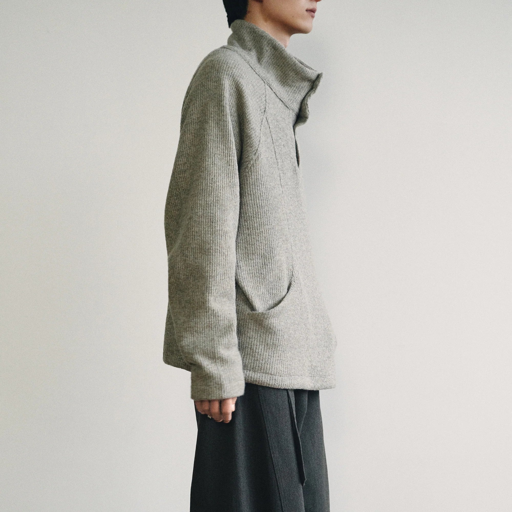GONGHE REPUB Ribbed Half-Placket Mock-Neck Sweater