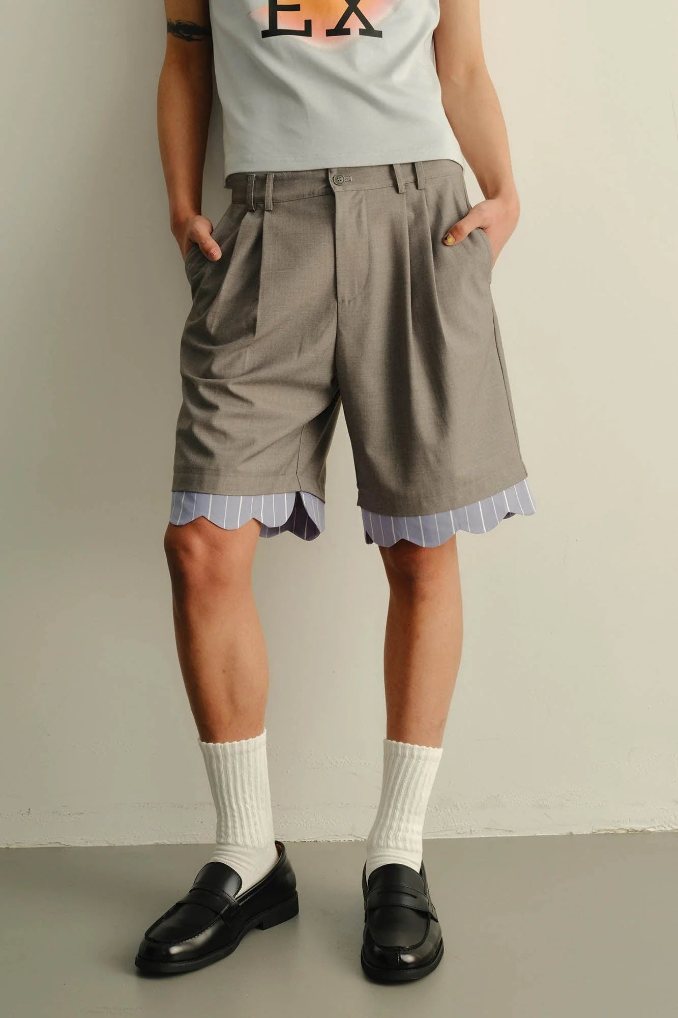 KADAKADA Scalloped Layered Hem Pleated Shorts