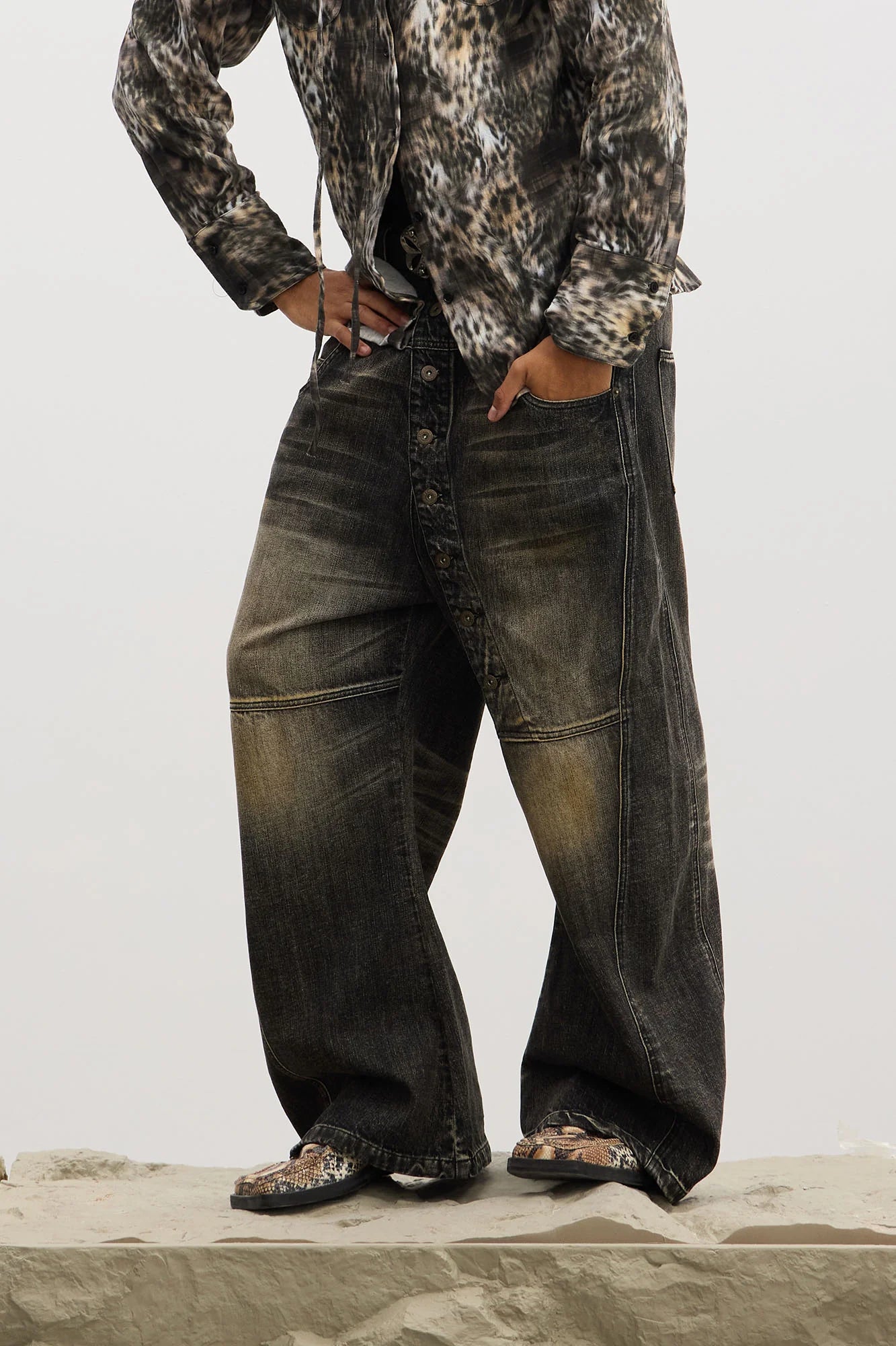DND4DES Asymmetric Button-Fly Panel Washed Jeans