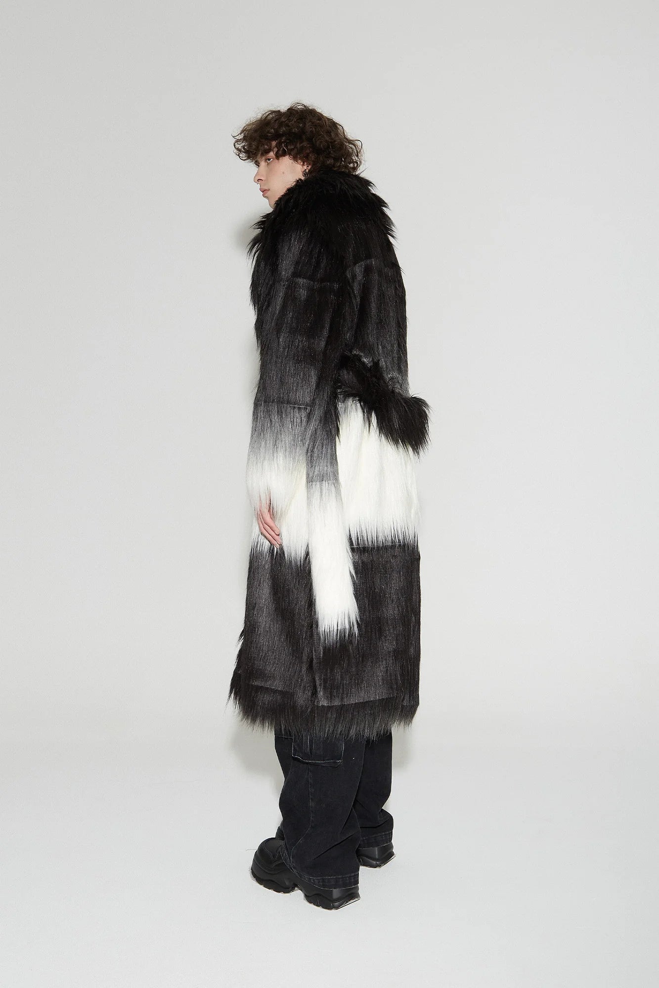VANN VALRENCE Gradient Mane Faux Fur Maxi Coat
