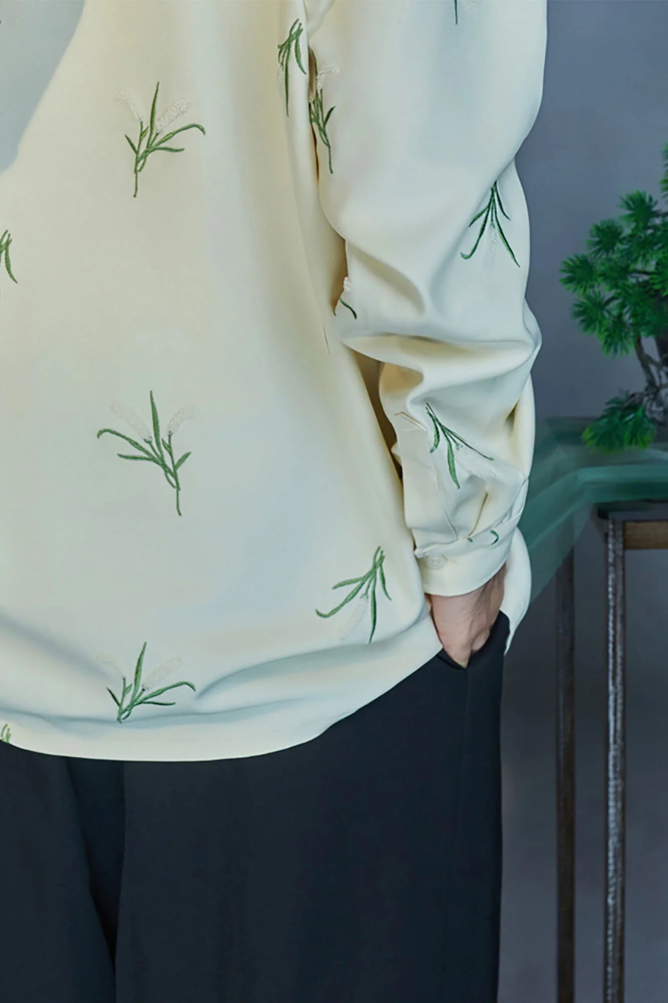 JIECHI Botanic Embroidery Bow Back Shirt