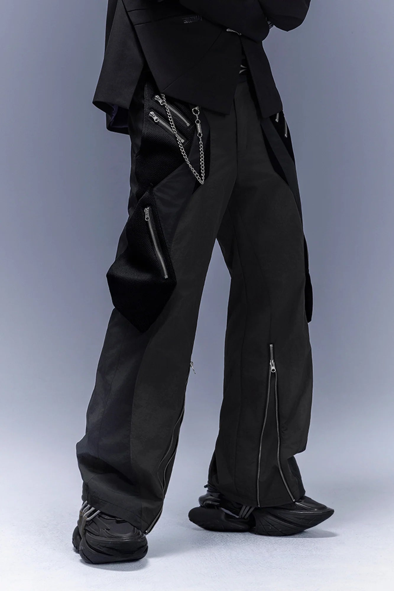 XIPHEVIL Paneled Multi-Pocket Zip Cargo Pants Black