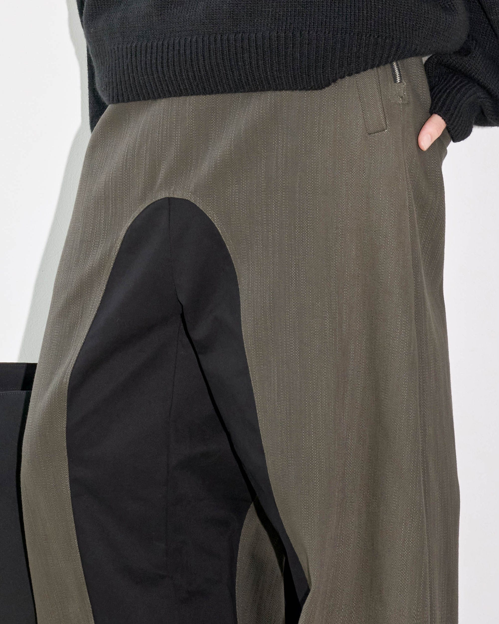 LABELROOM Paneled Color Blocked Zipper Pants