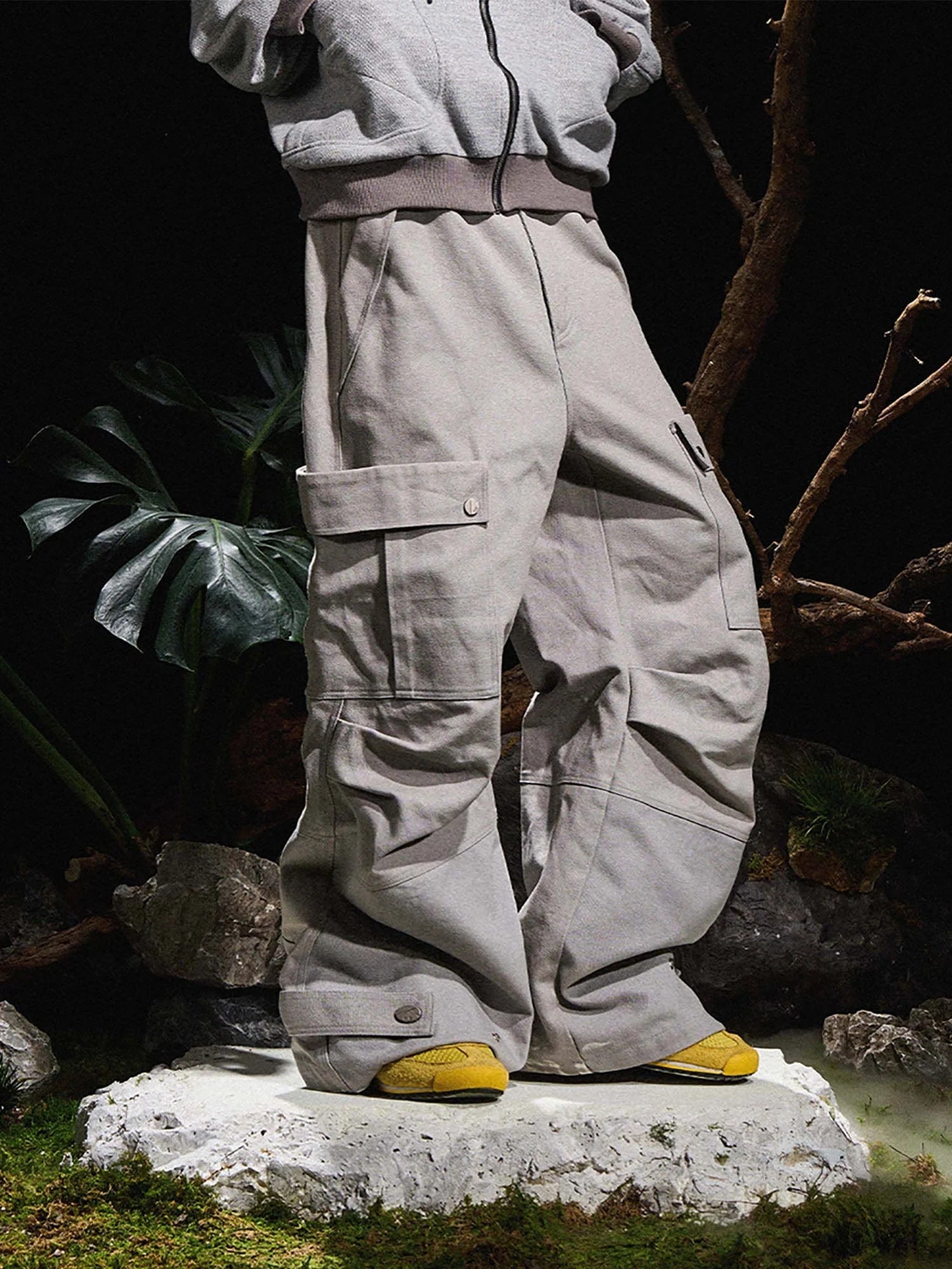 RELABEL Multi-Pocket Oversized Workwear Cargo Pants Gray