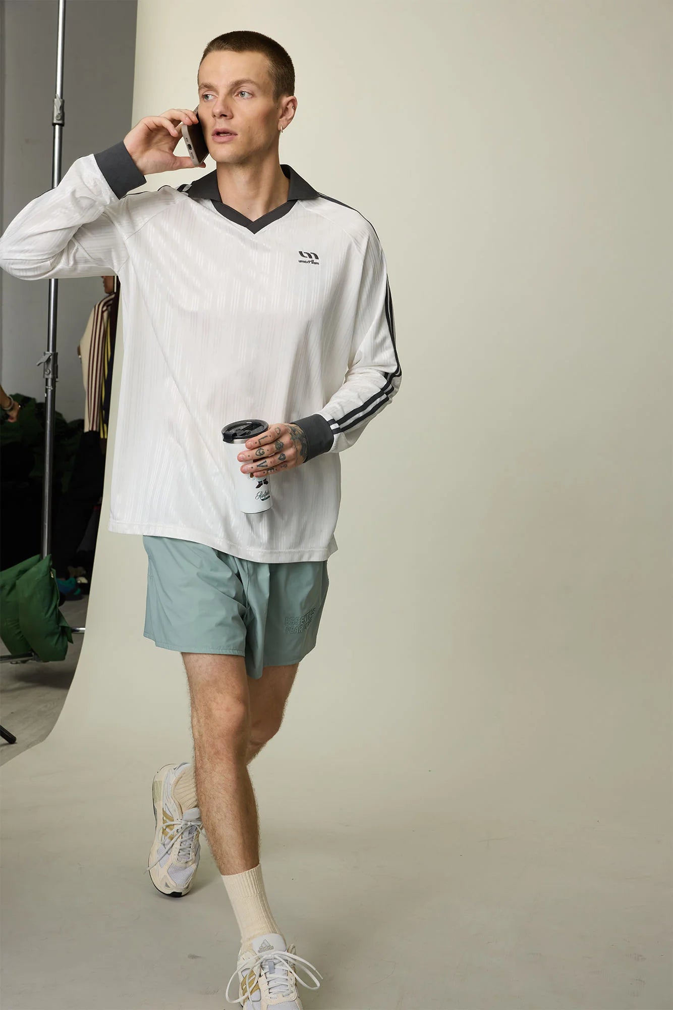 UMAMIISM Contrast V-Neck Stripe Long-Sleeve Tee