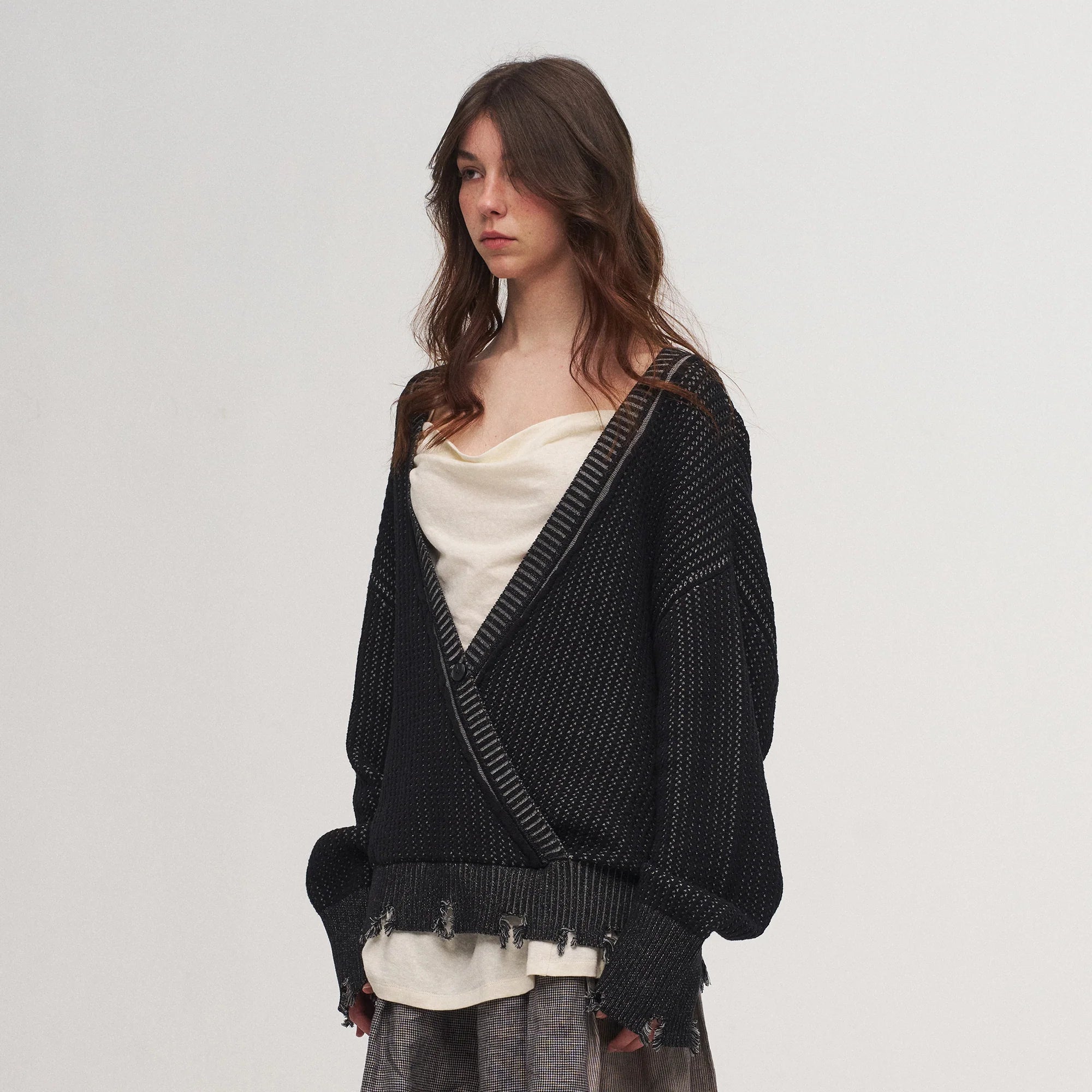 ILNya Nieternite Nifutur Frayed Edge Ribbed V-Neck Cardigan