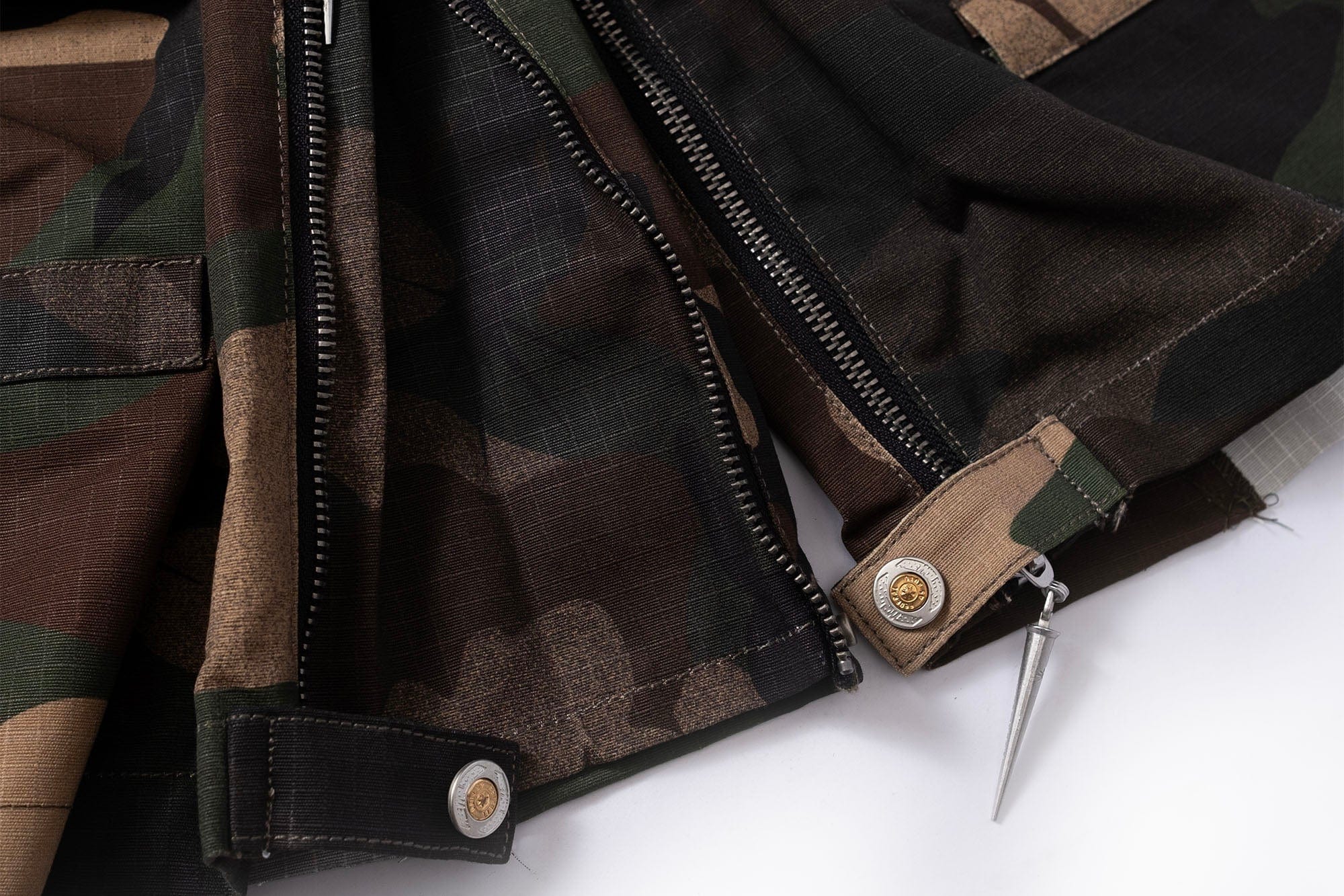 FVVO Distressed Rivet Strap Cargo Shorts Camo