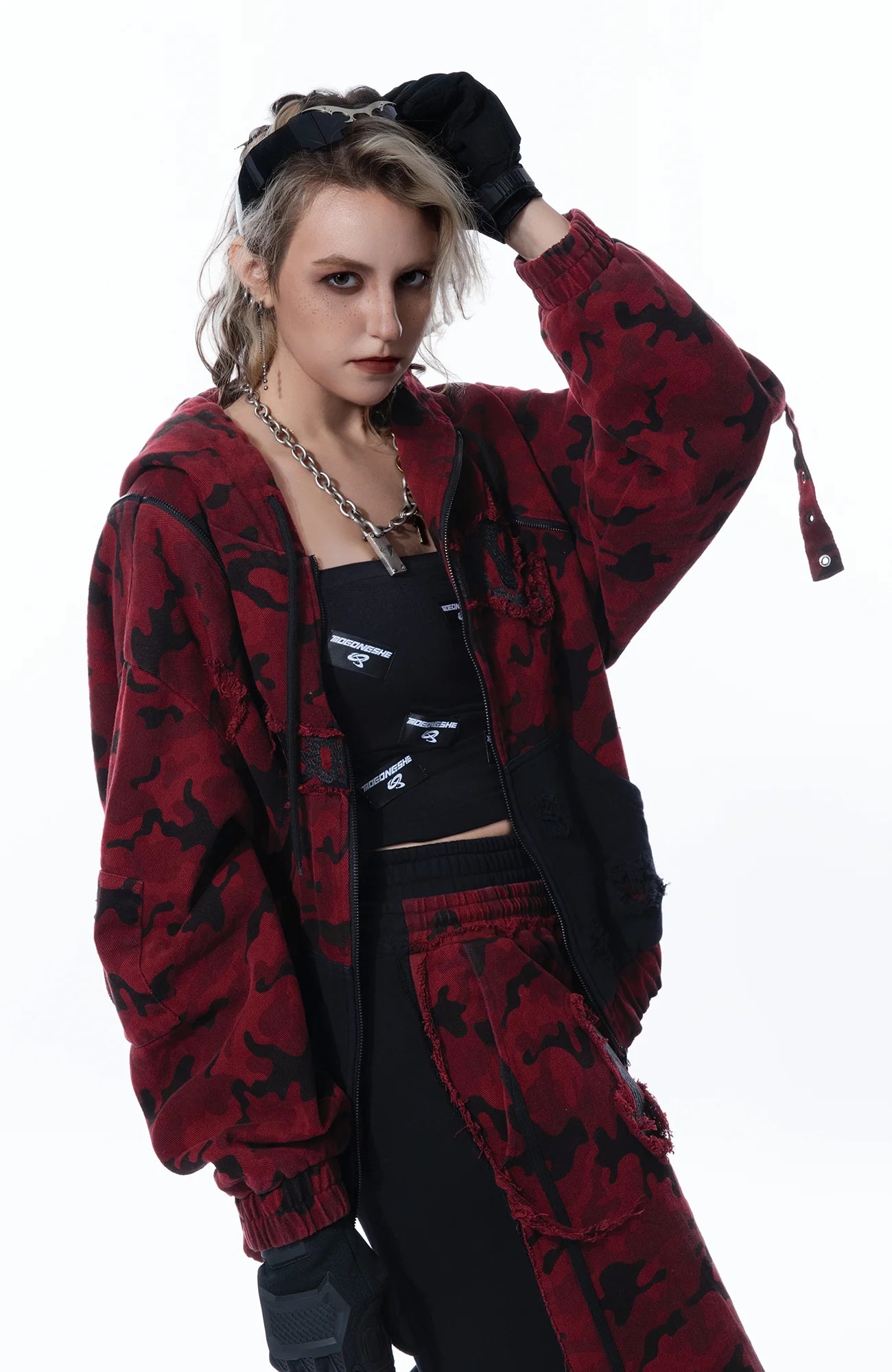 MOGONGSHE Camo Frayed LOGO Patch Hooded Jacket