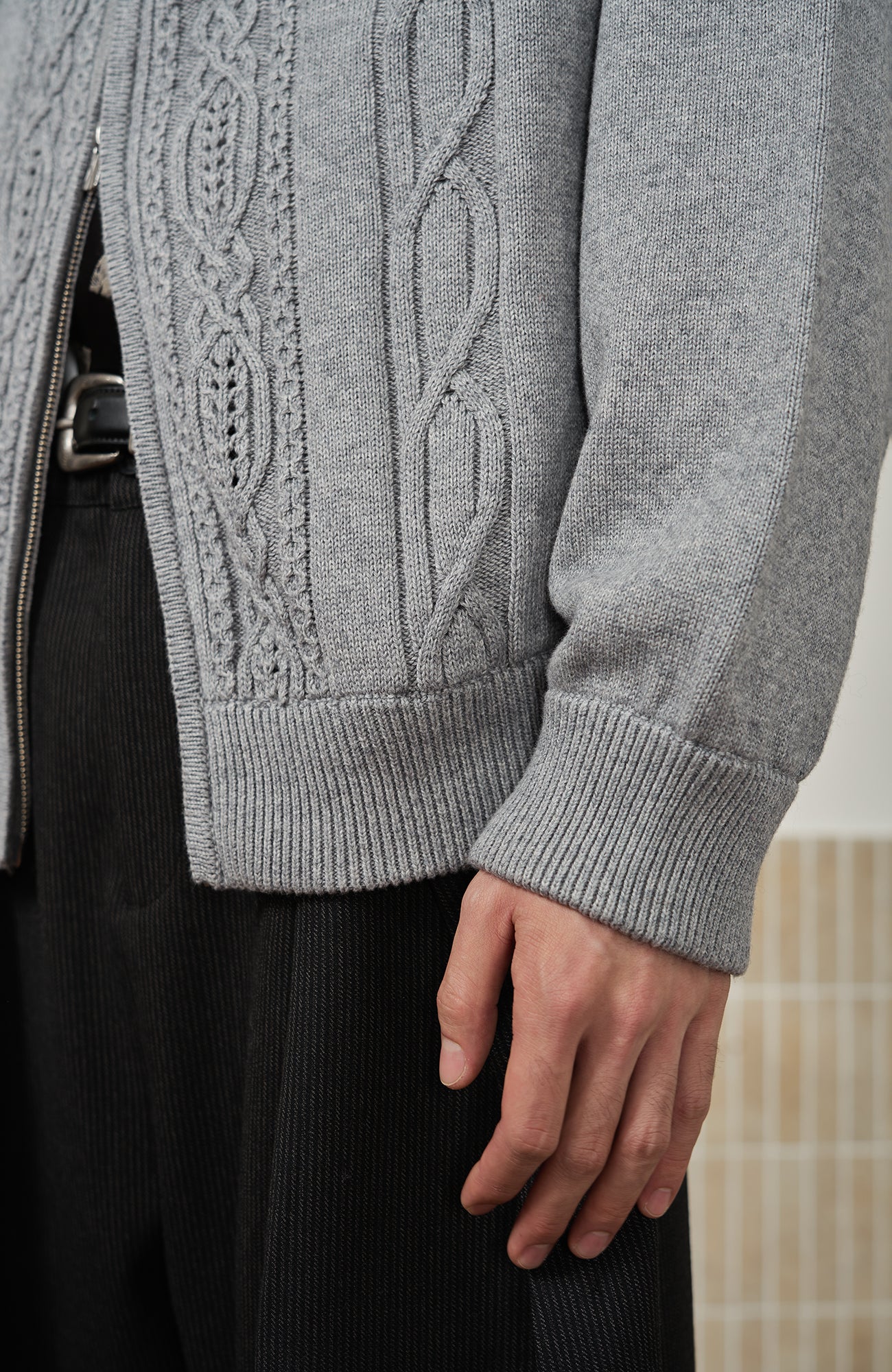 MOITIEDEPETALE Modern Cable-Knit Zip-Up Cardigan