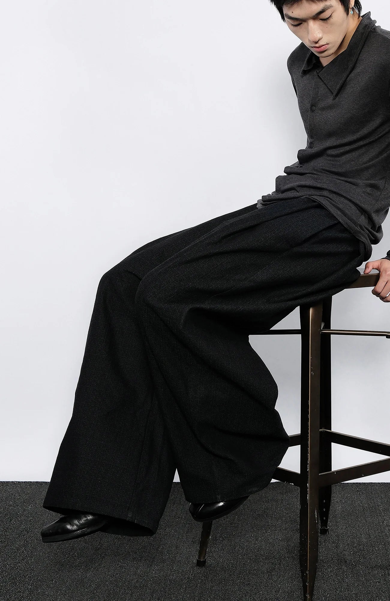 7440 37 1 Symmetrical Pleats Drop-Crotch Jeans