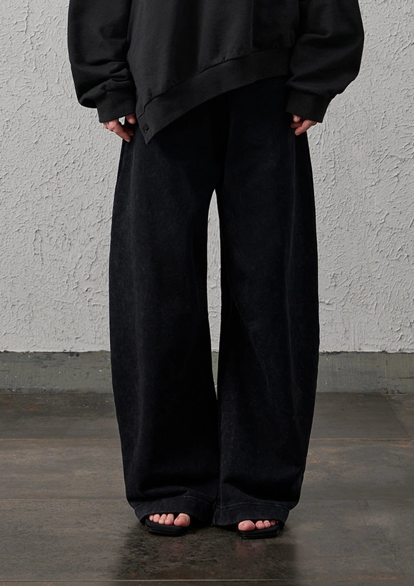 ORGANIC EMOTION Waxed-Wash Oversized Curved Pants