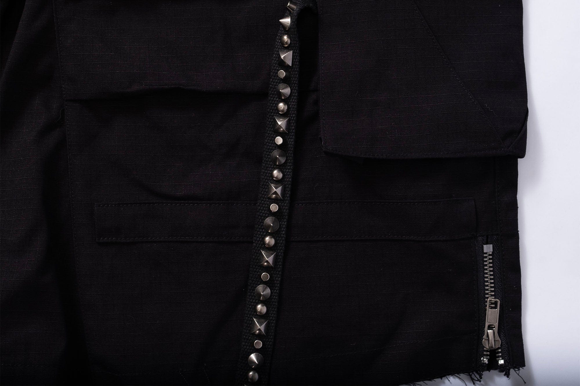 FVVO Distressed Rivet Strap Cargo Shorts Black