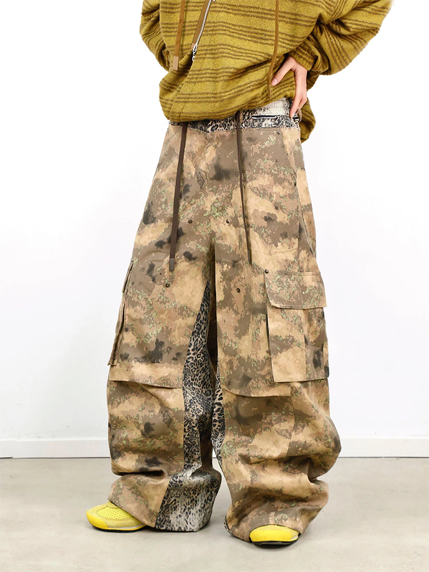 RELABEL Leopard Panel Camo Cargo
