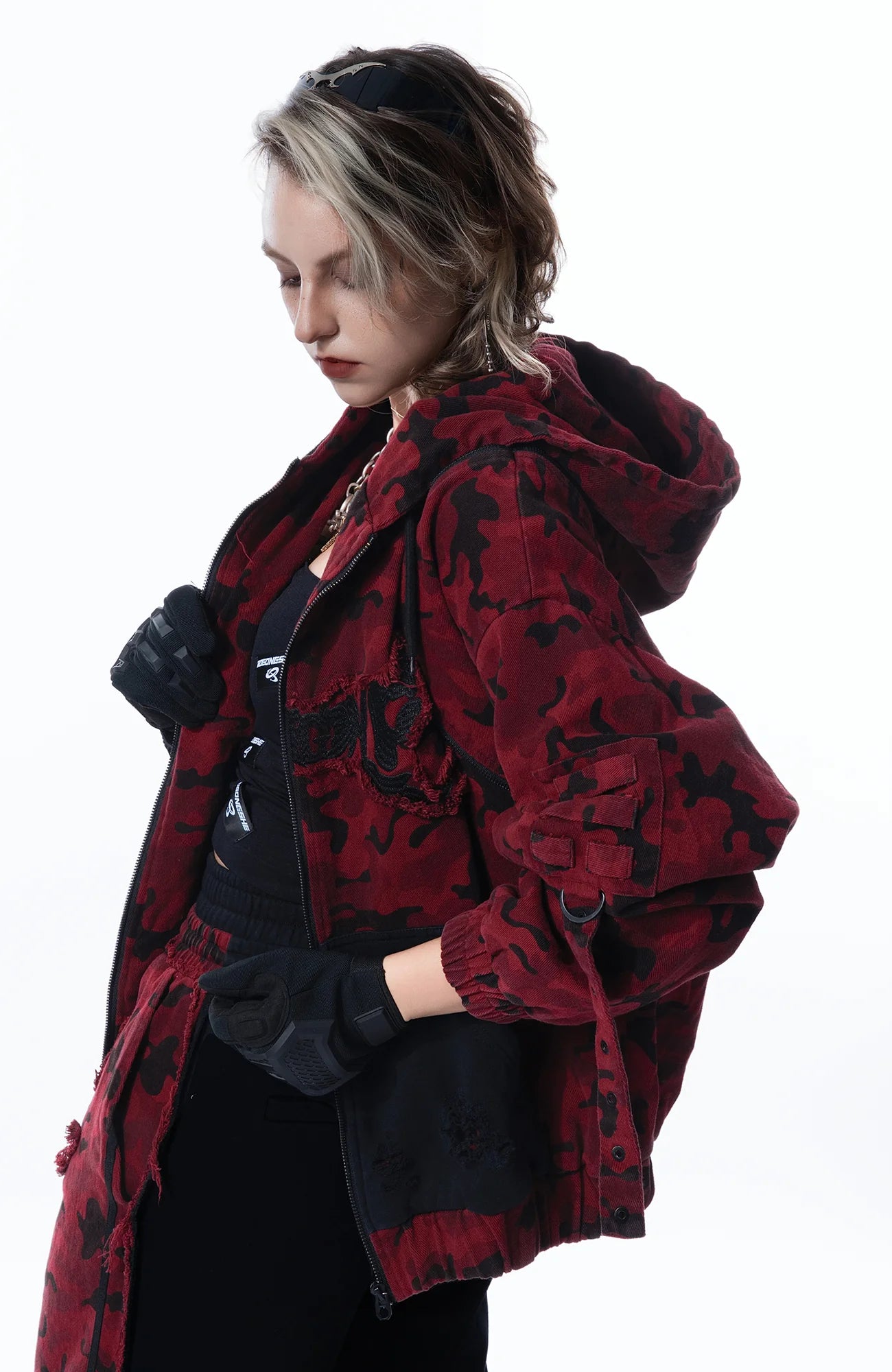 MOGONGSHE Camo Frayed LOGO Patch Hooded Jacket