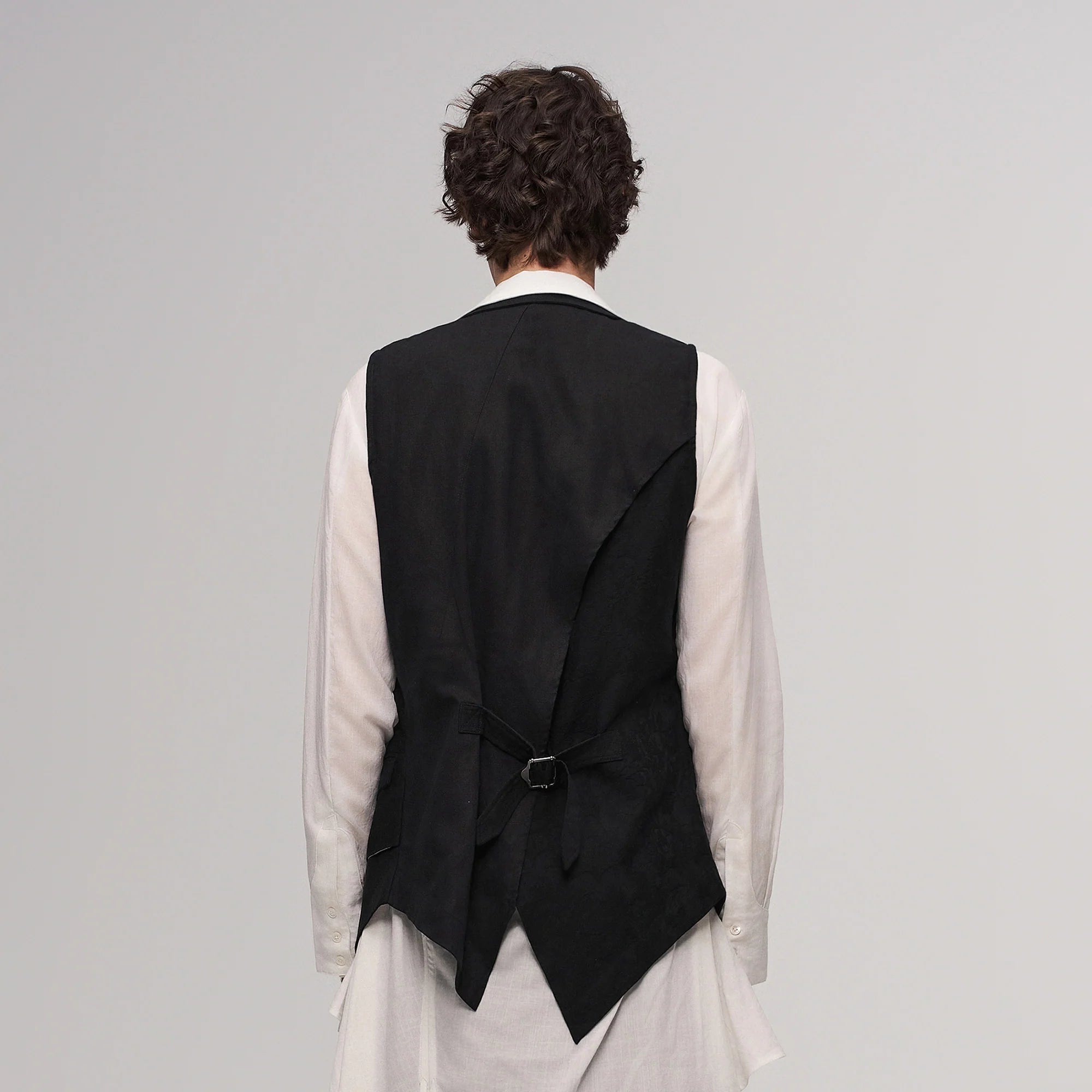 ILNya Nieternite Nifutur Distressed Frayed Petal-Collar Vest