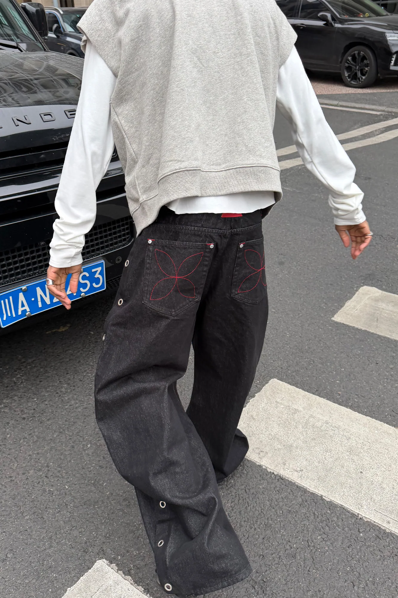 STEEPC Grommet Snap-Fly Flared Raw Jeans