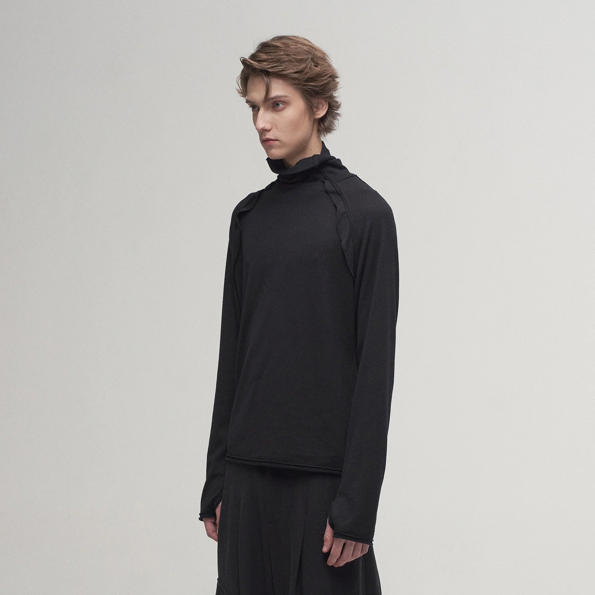 ILNya Nieternite Nifutur Ruffle Tape Shoulder Long Sleeve Tee