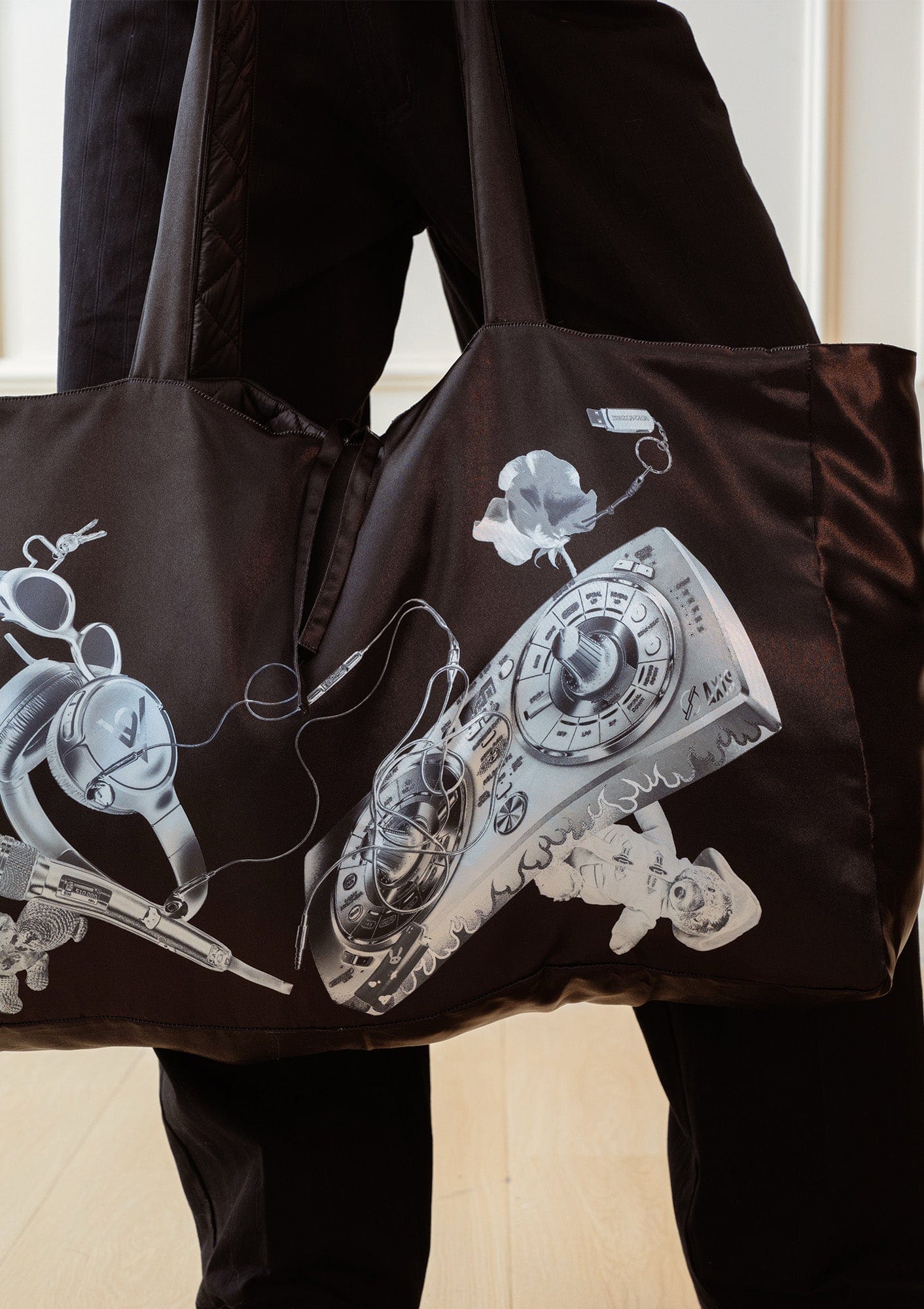 KADAKADA x AXIS Dual-Persona Graphic Reversible Tote Bag