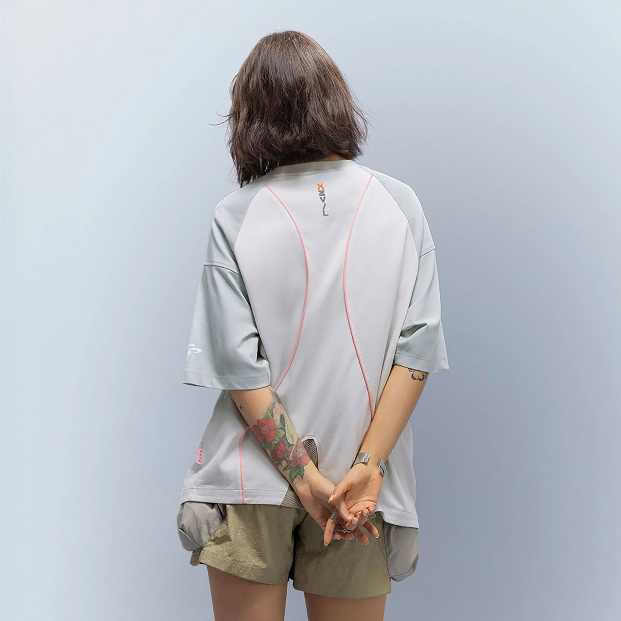 XIPHEVIL Contrast Paneled Mesh Zip-Pocket Raglan T-Shirt Ice