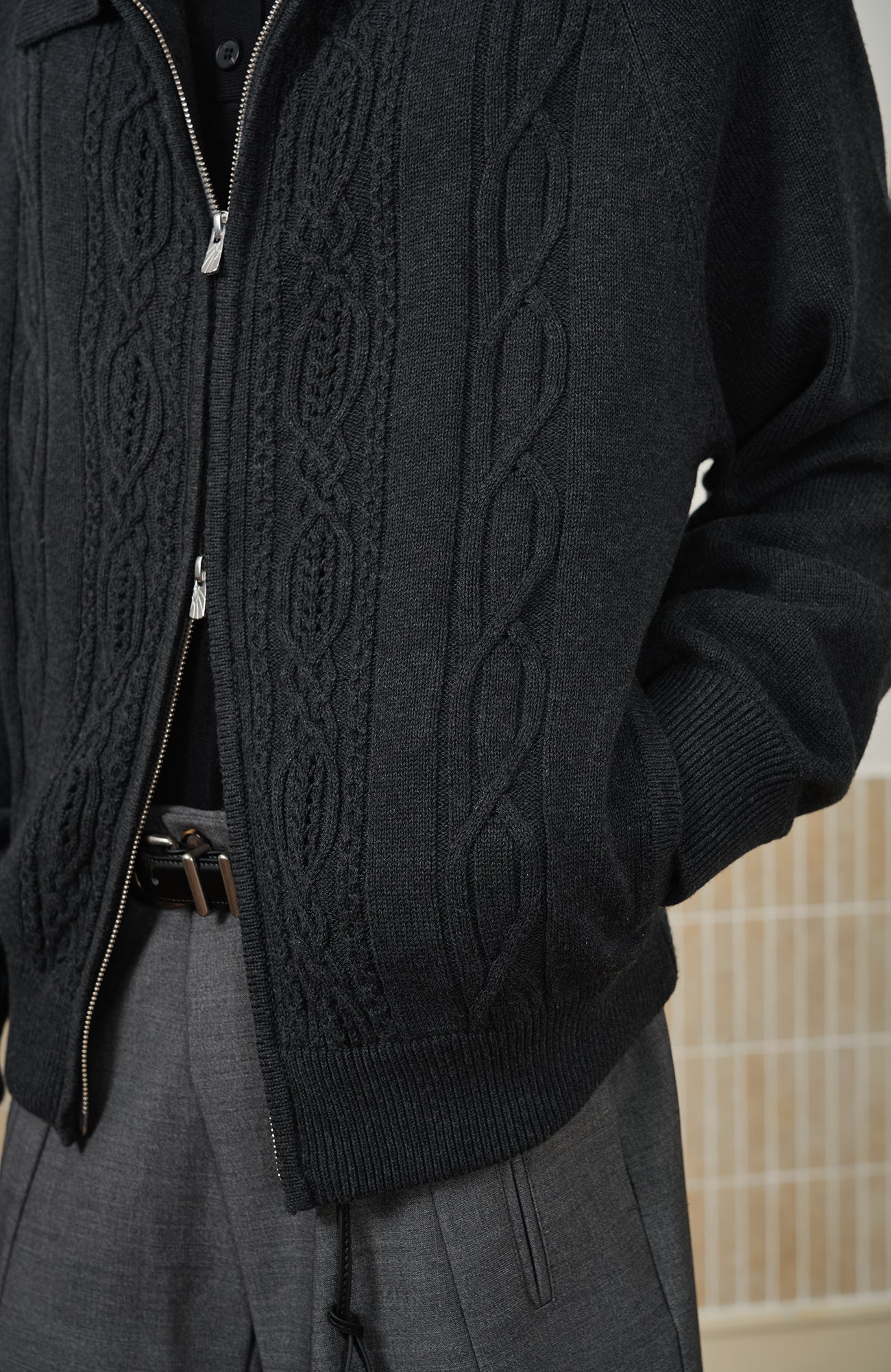 MOITIEDEPETALE Modern Cable-Knit Zip-Up Cardigan