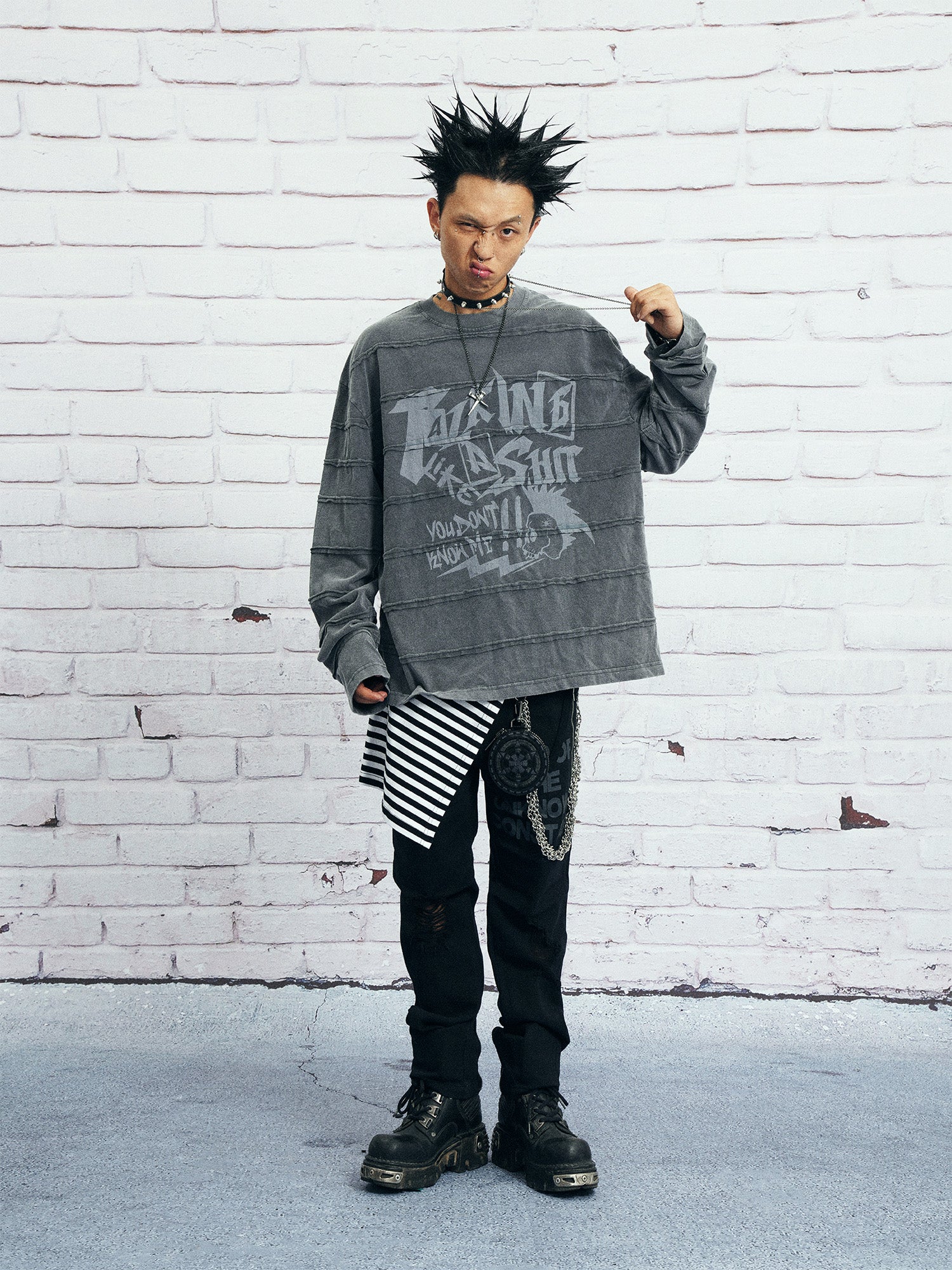 VENTUREK Washed Stripe-Layered Graffiti Long-Sleeve Tee
