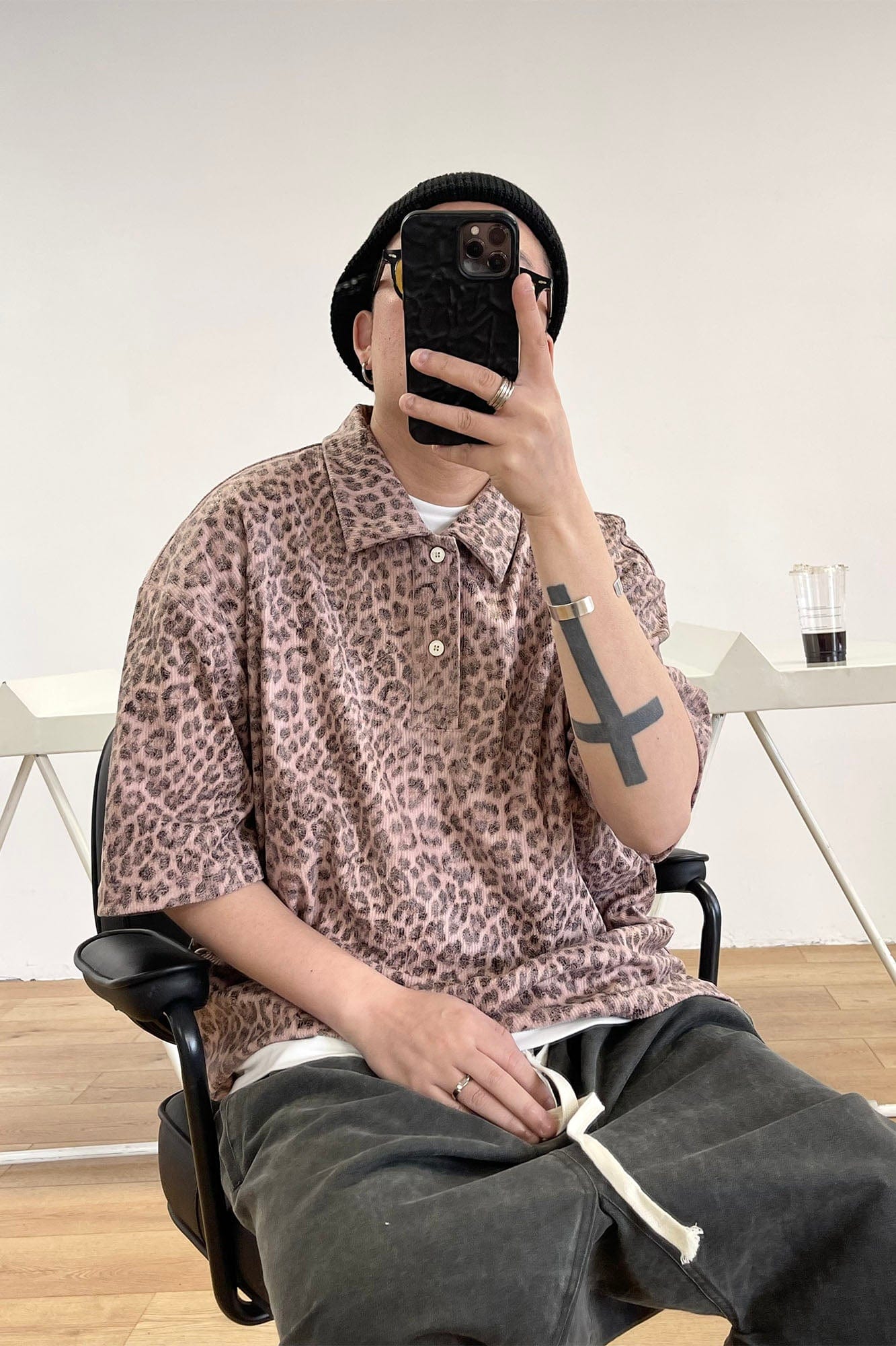 ME DA IGUAL Fuzzy Leopard Polo T-Shirt