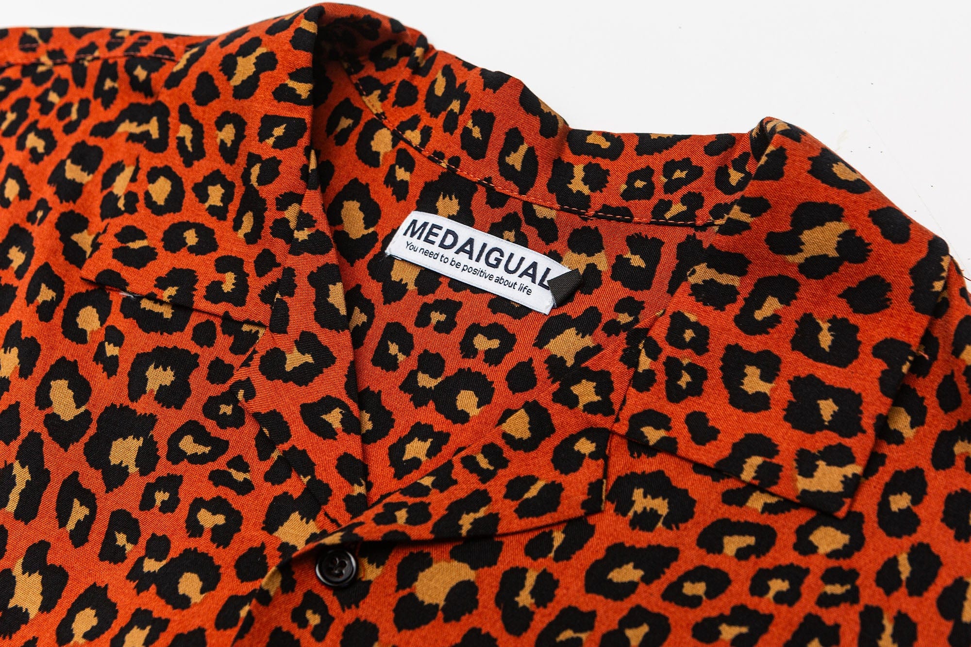 ME DA IGUAL Retro Leopard Full-Print Cuban Half Shirt