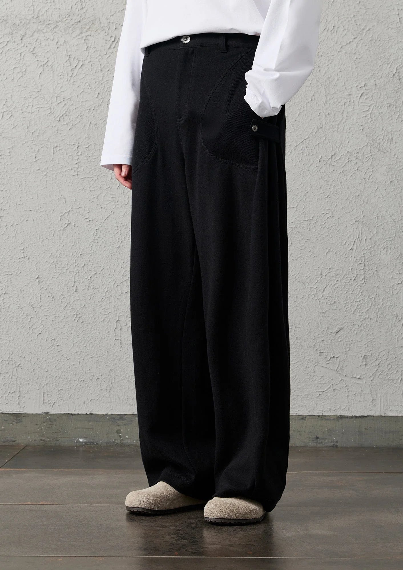 ORGANIC EMOTION Pleat Seam Curved Pants