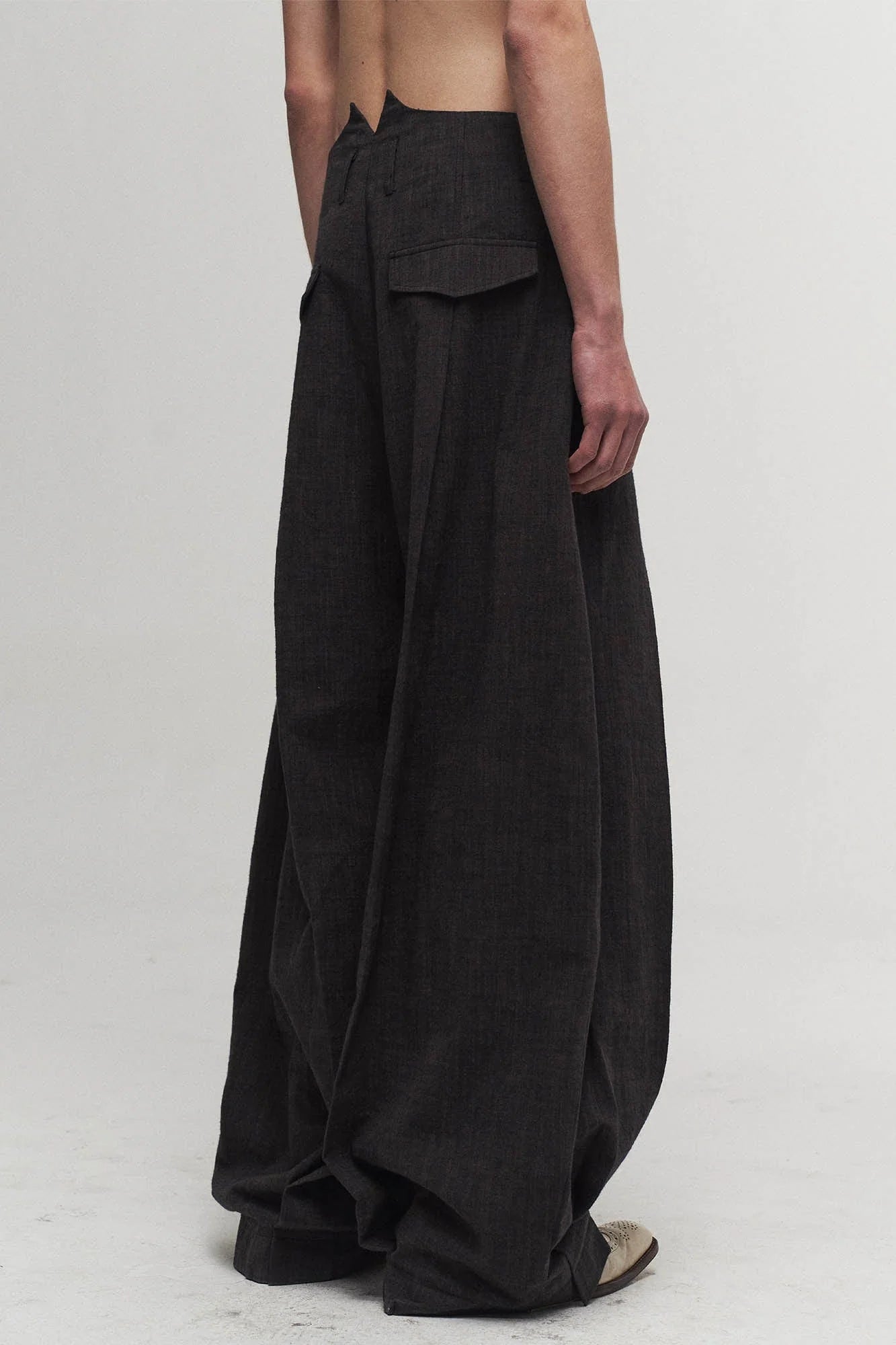 ILNya Nieternite Nifutur Pleated Curved Oversized Pants