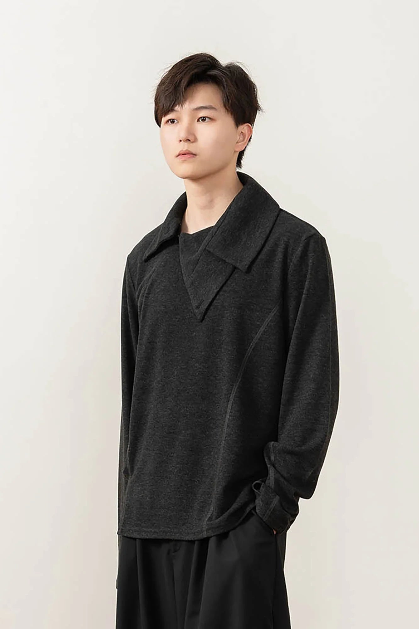 MOITIEDEPETALE Asymmetrical Collar Stitch Spliced Pullover