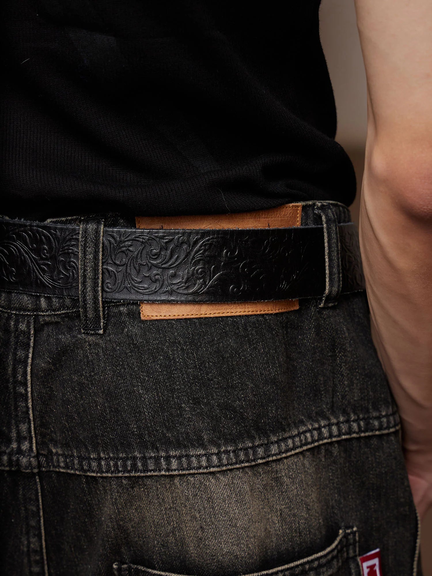 DND4DES Floral Buckle Embossed Leather Belt