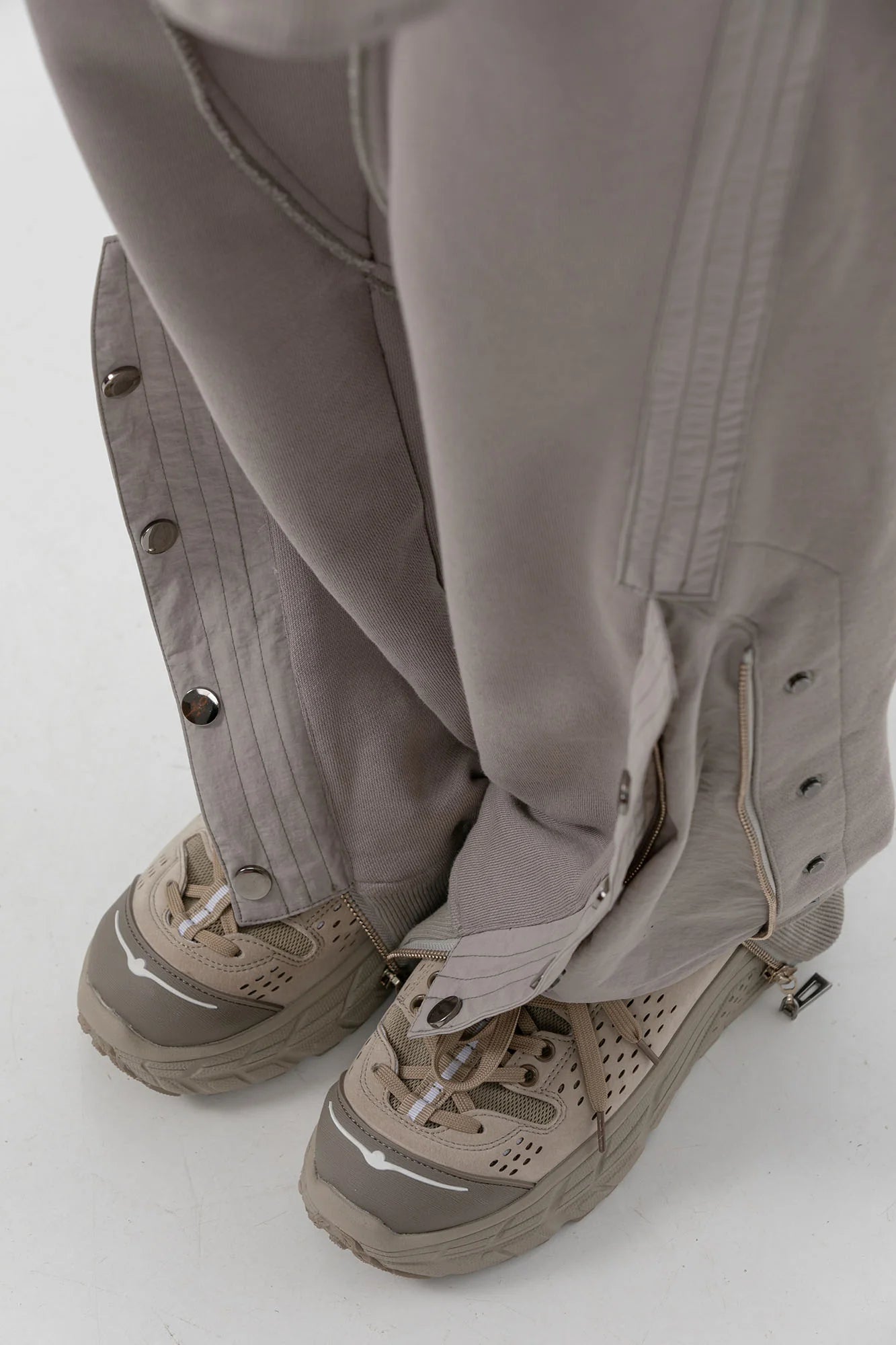 ERROR CODE ROBT Pleats Snap-Zip Side Sweatpants
