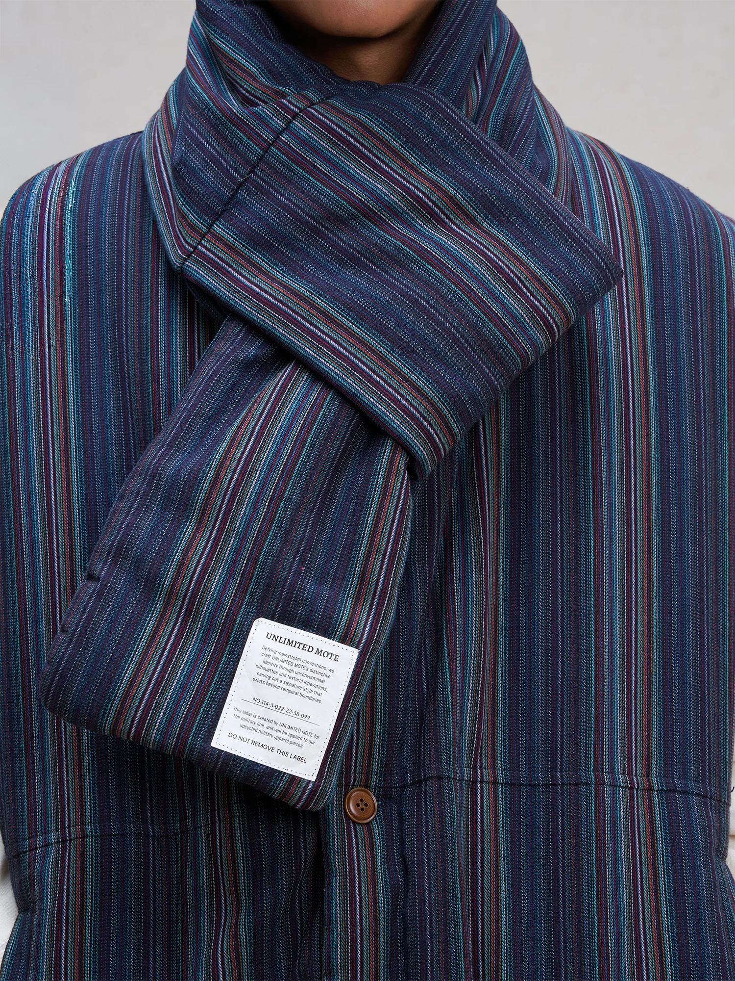 UNLIMITED MOTE Striped Padded Scarf