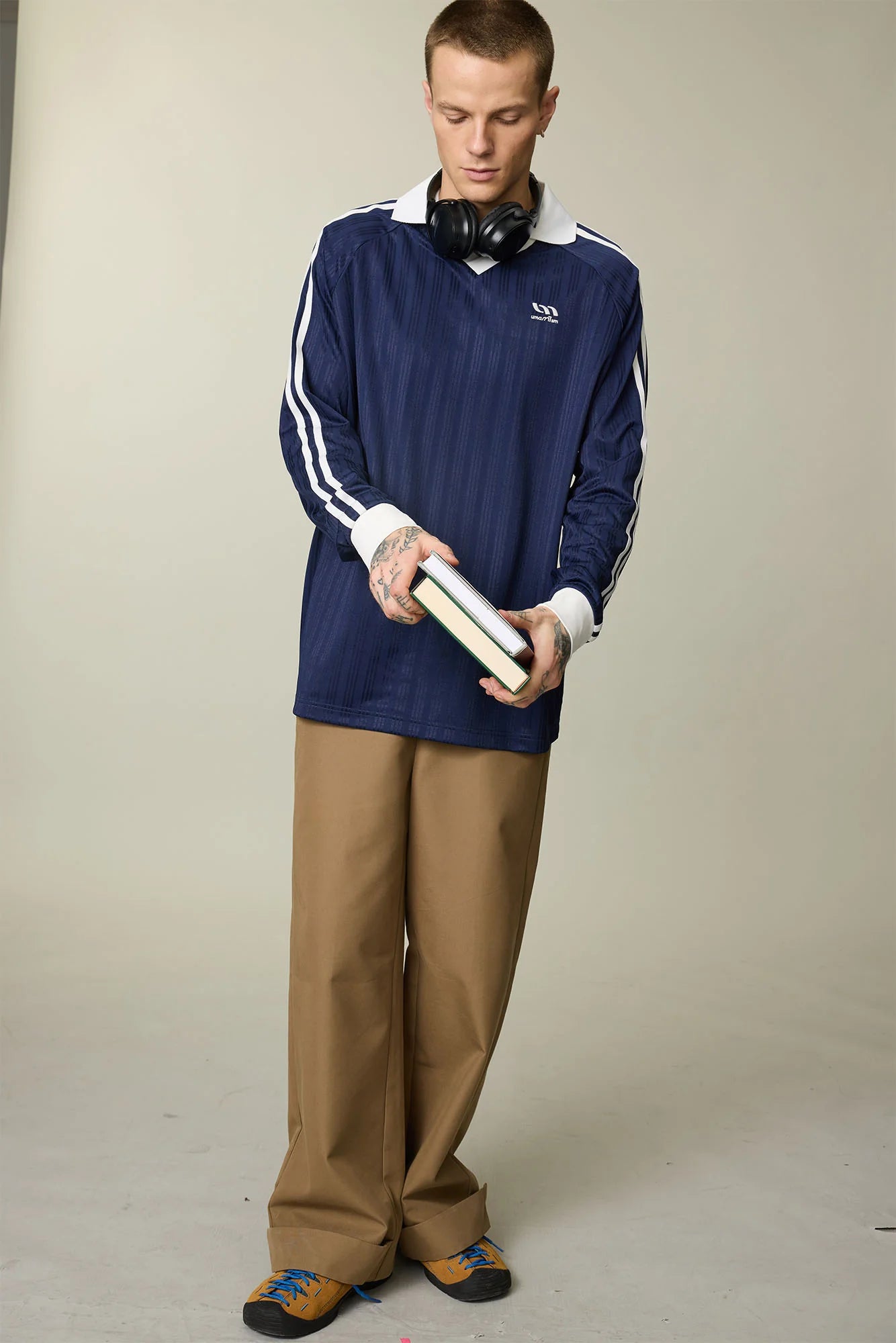 UMAMIISM Contrast V-Neck Stripe Long-Sleeve Tee
