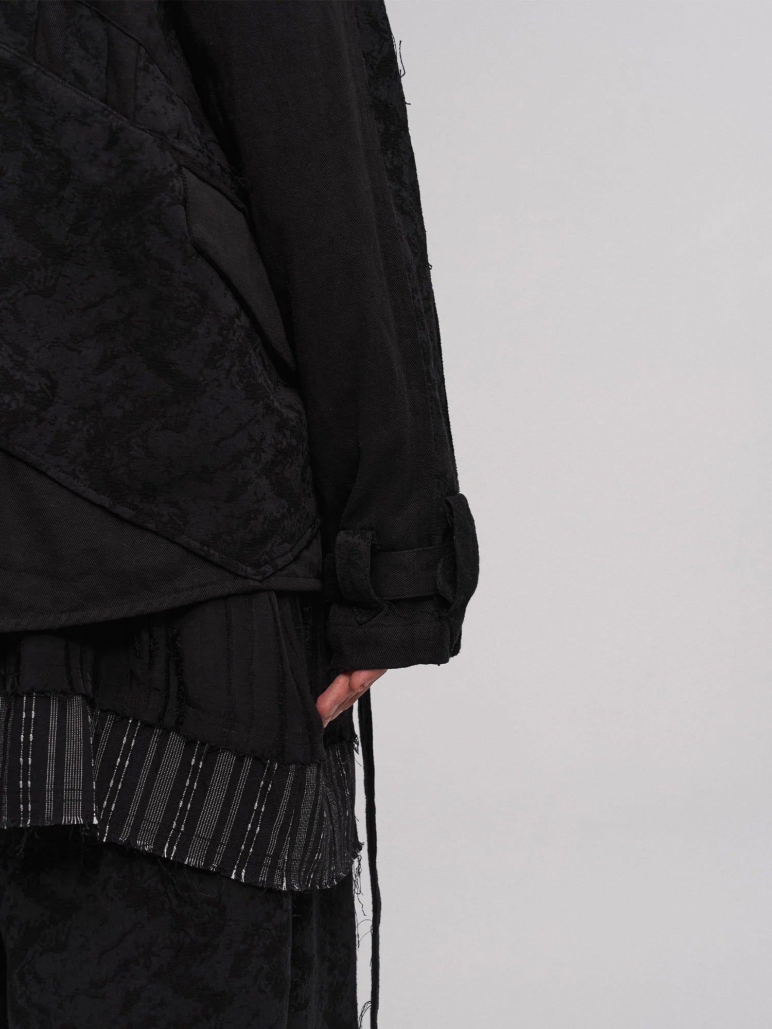 ILNya Nieternite Nifutur Deconstructed Stripe Stich Raw Long Shirt Black