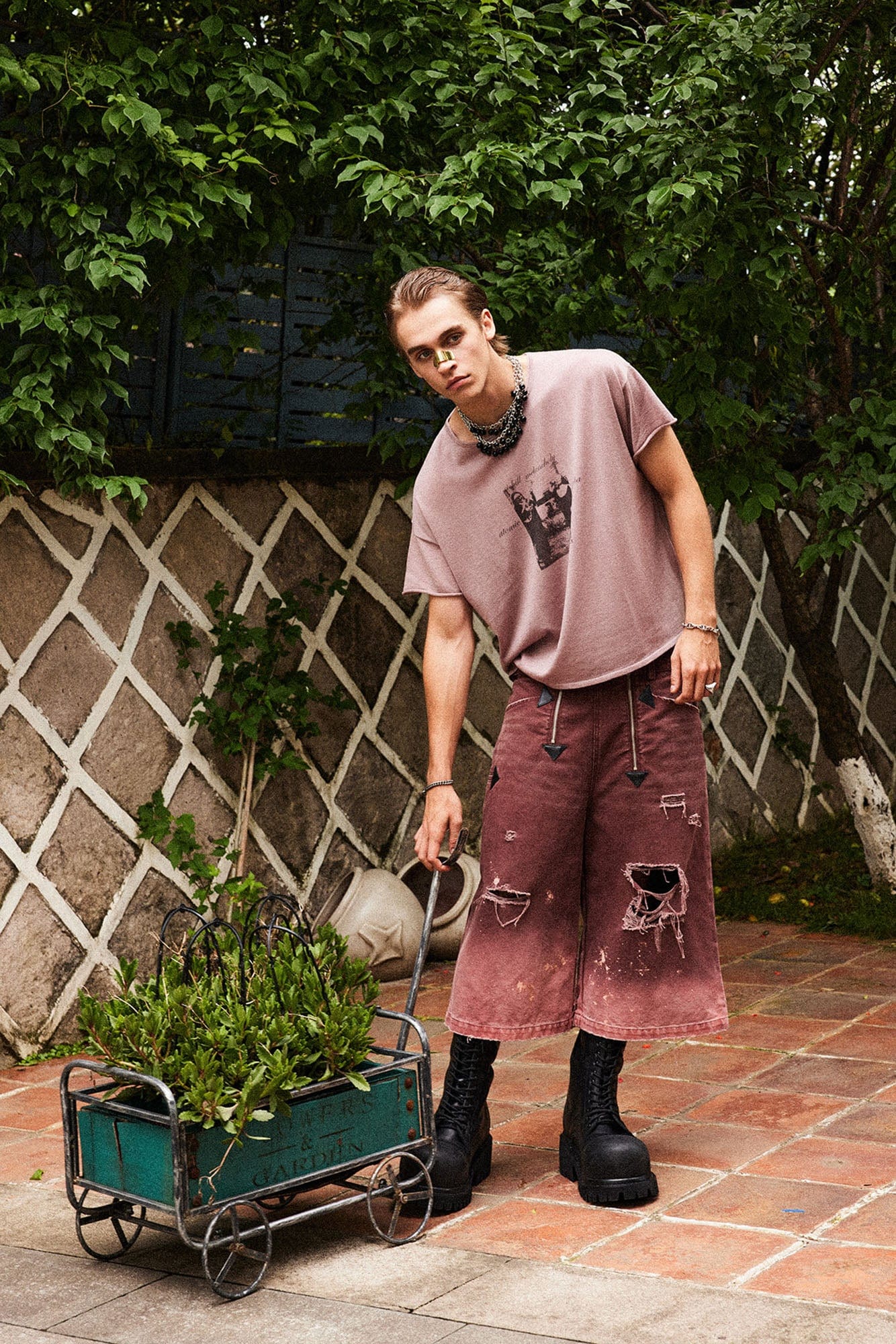 RICHILL Cat and Mouse Graphic Frayed Sleeve T-Shirt