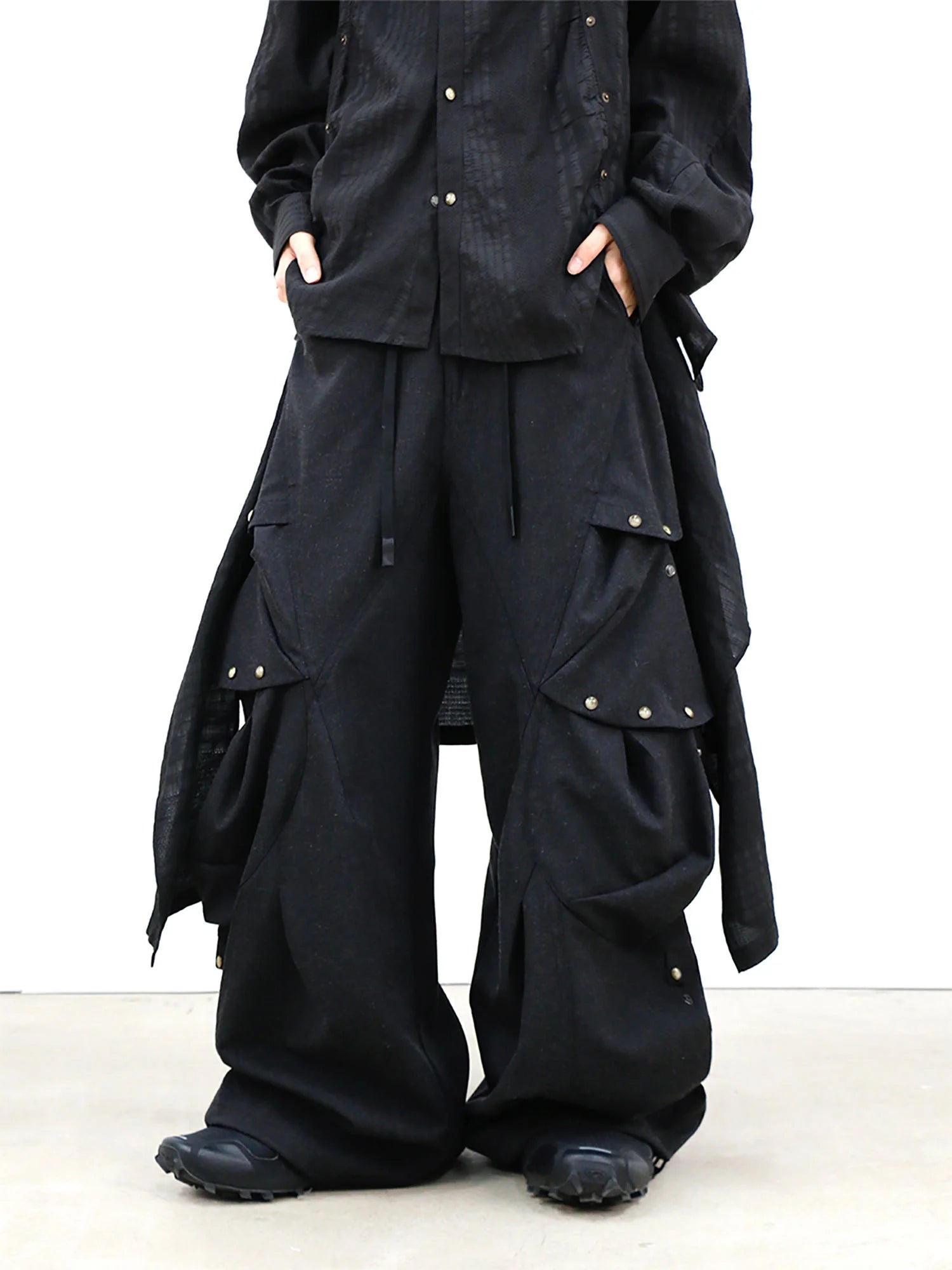 RELABEL Detachable Drape Linen-Blend Cargo Dark Gray