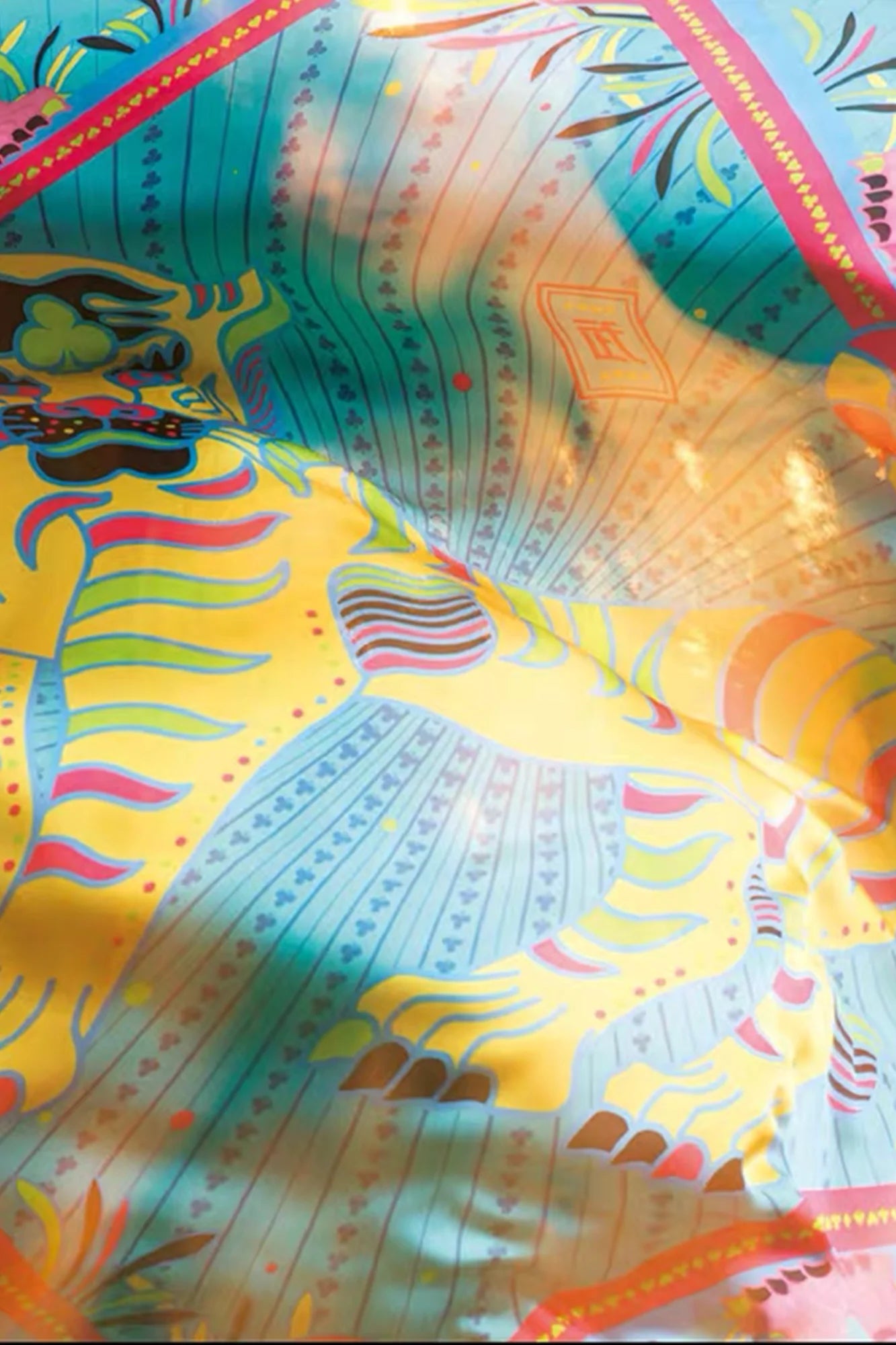 MASH UP ASIA Multicolor Tiger Sunburst Full-Print Square Scarf